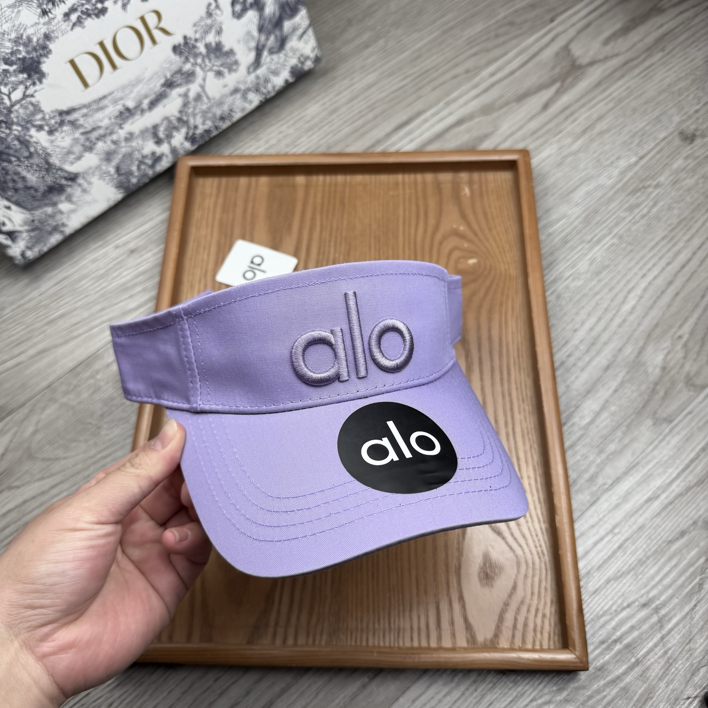 。alo。新款空顶帽，美美哒～简单大气～时尚大方～低调奢华～防晒，时尚两不误，百搭款！你值得拥有！不分码