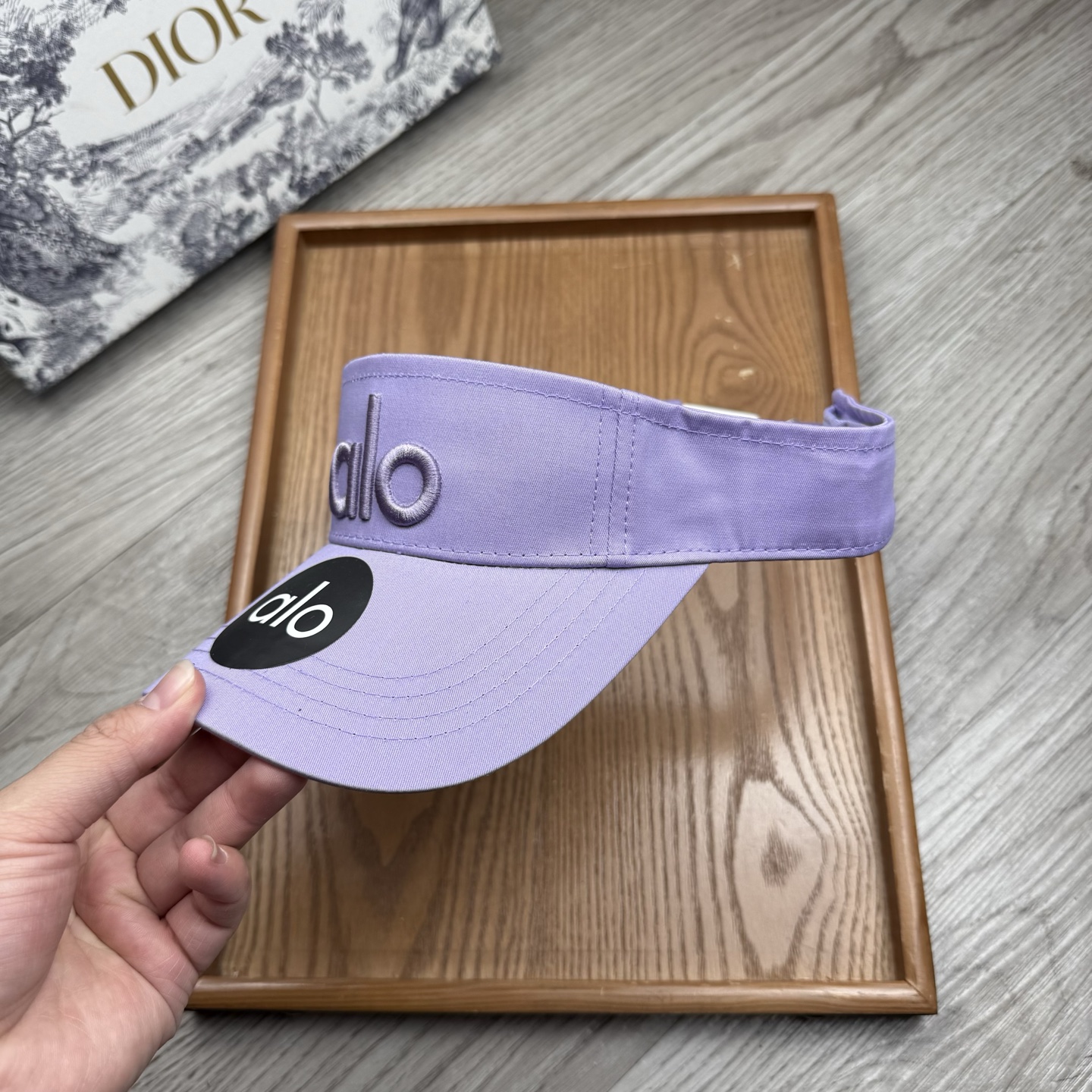 。alo。新款空顶帽，美美哒～简单大气～时尚大方～低调奢华～防晒，时尚两不误，百搭款！你值得拥有！不分码