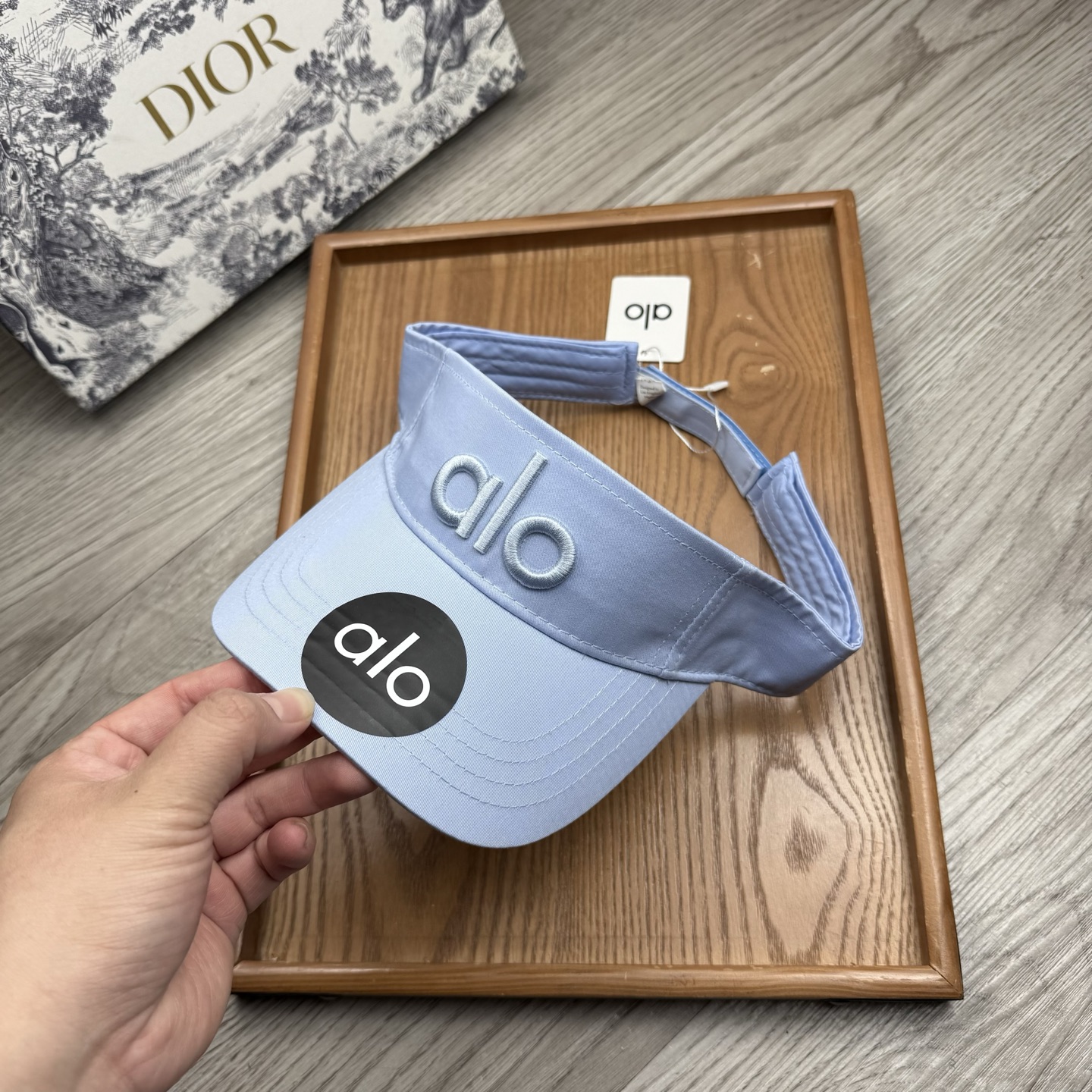 。alo。新款空顶帽，美美哒～简单大气～时尚大方～低调奢华～防晒，时尚两不误，百搭款！你值得拥有！不分码