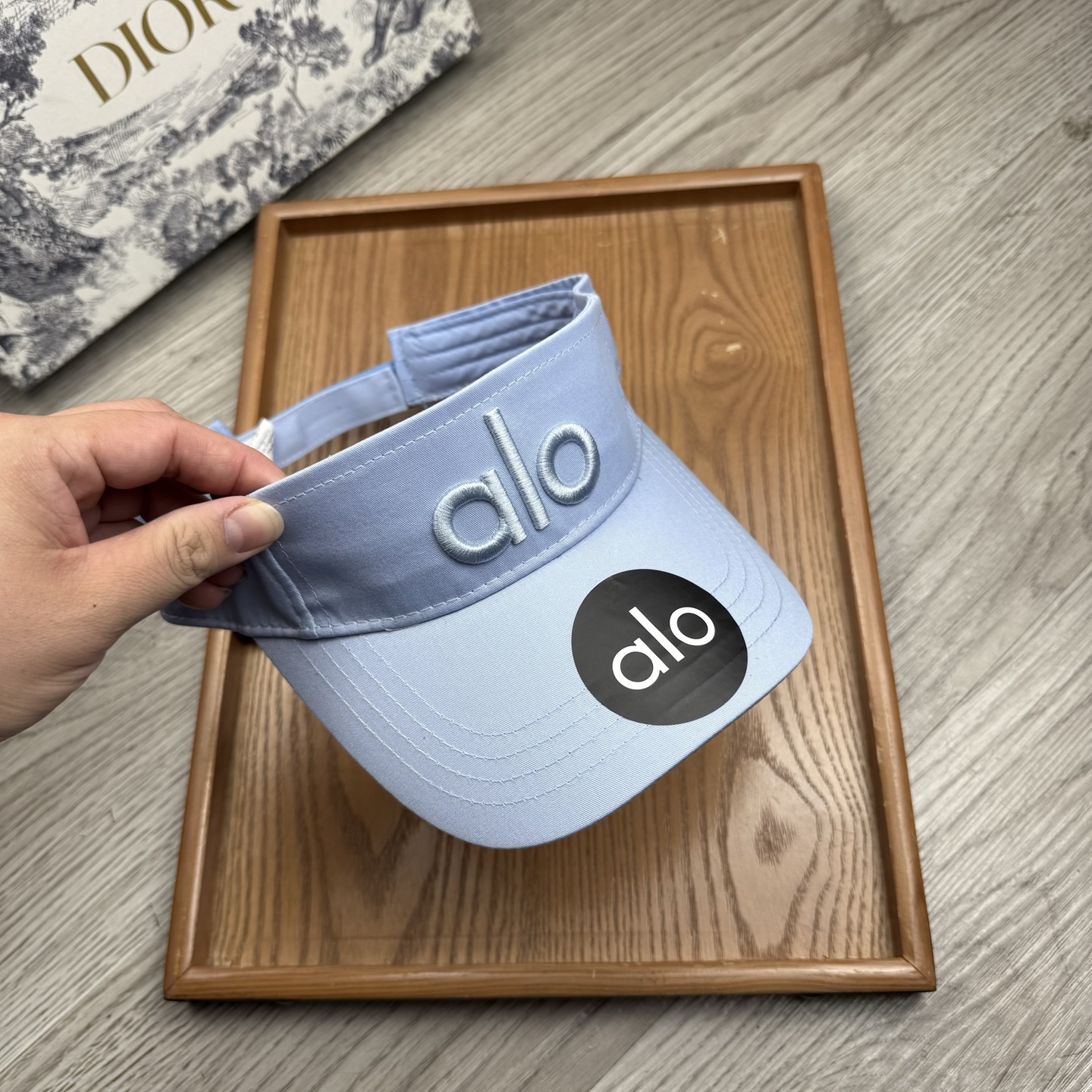 。alo。新款空顶帽，美美哒～简单大气～时尚大方～低调奢华～防晒，时尚两不误，百搭款！你值得拥有！不分码