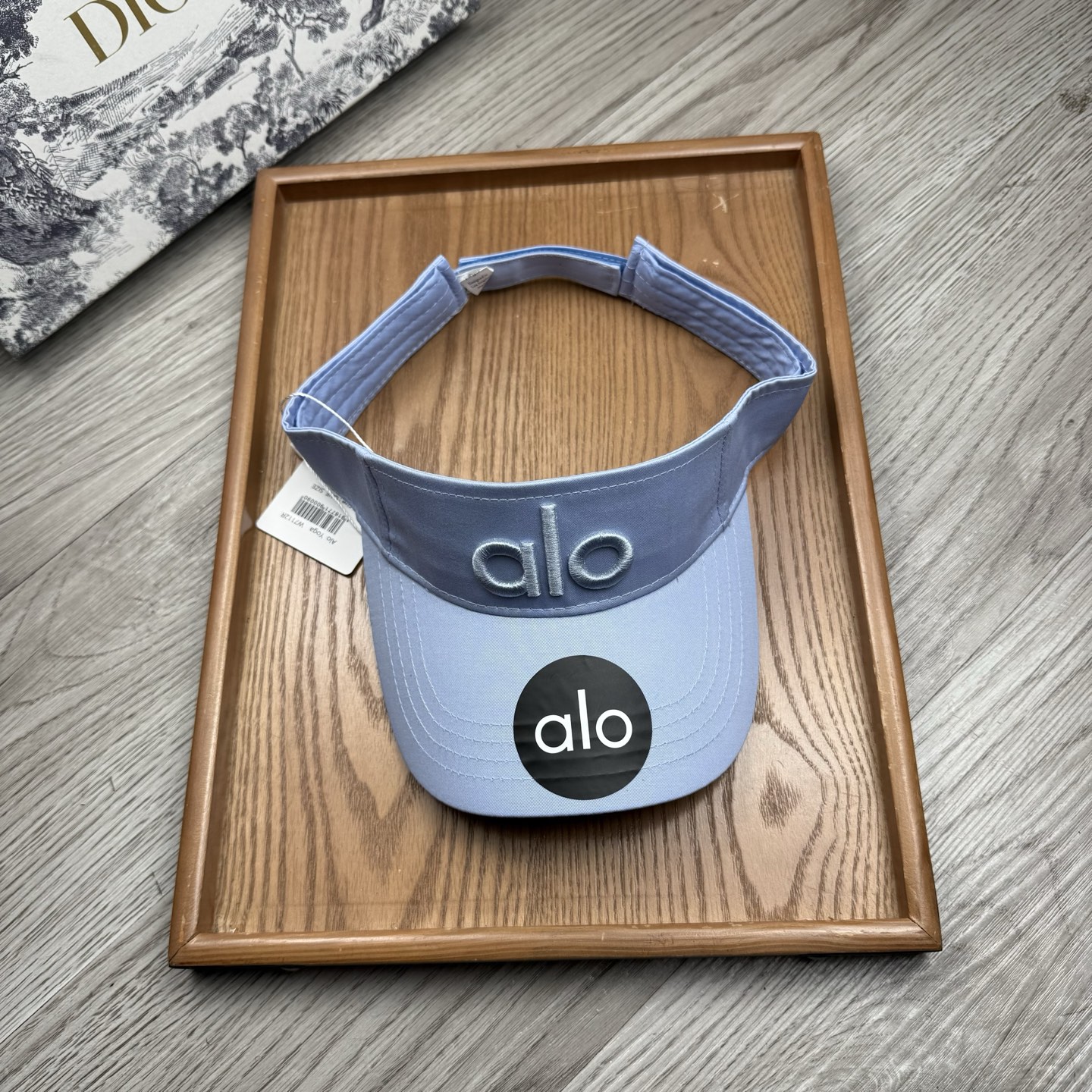 。alo。新款空顶帽，美美哒～简单大气～时尚大方～低调奢华～防晒，时尚两不误，百搭款！你值得拥有！不分码