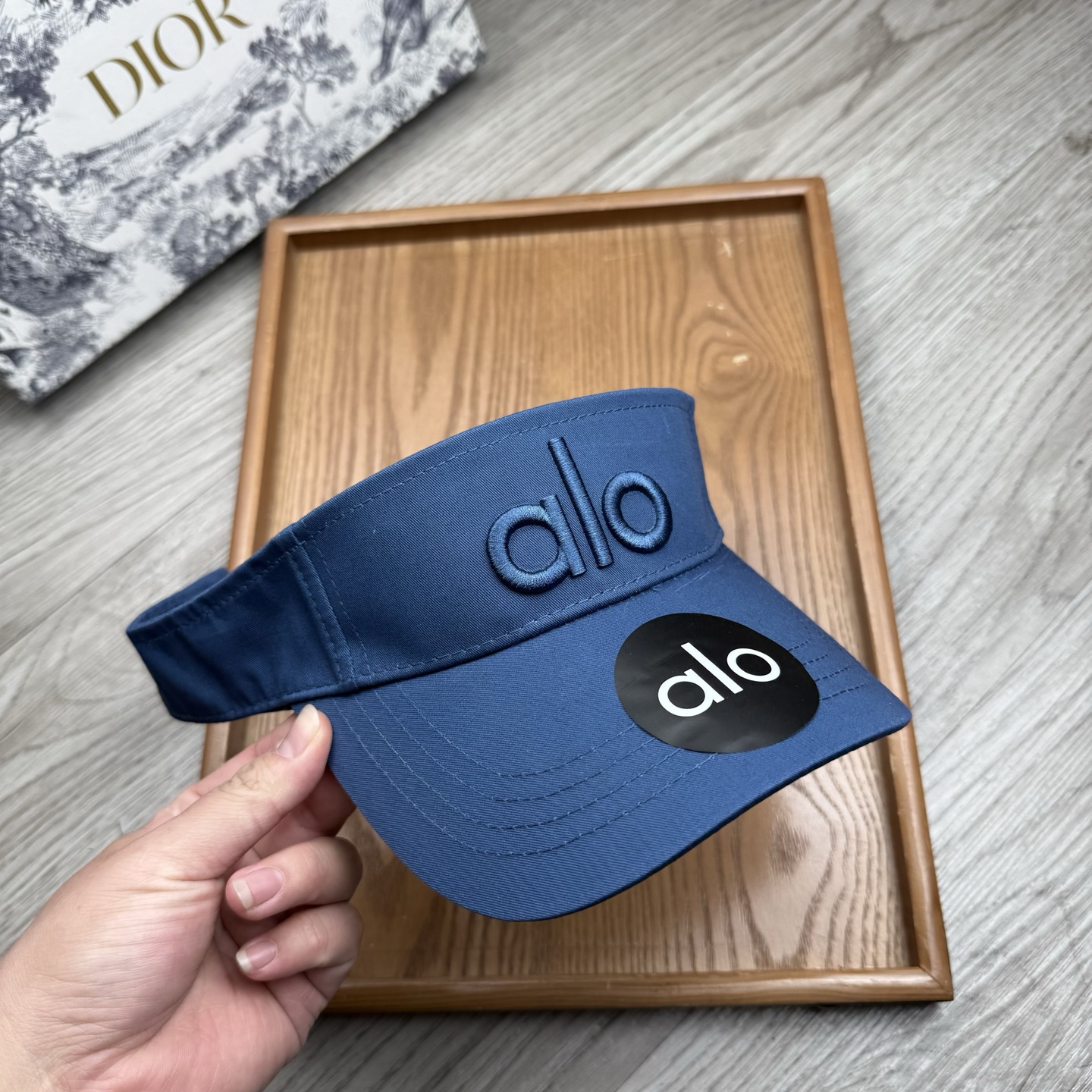 。alo。新款空顶帽，美美哒～简单大气～时尚大方～低调奢华～防晒，时尚两不误，百搭款！你值得拥有！不分码