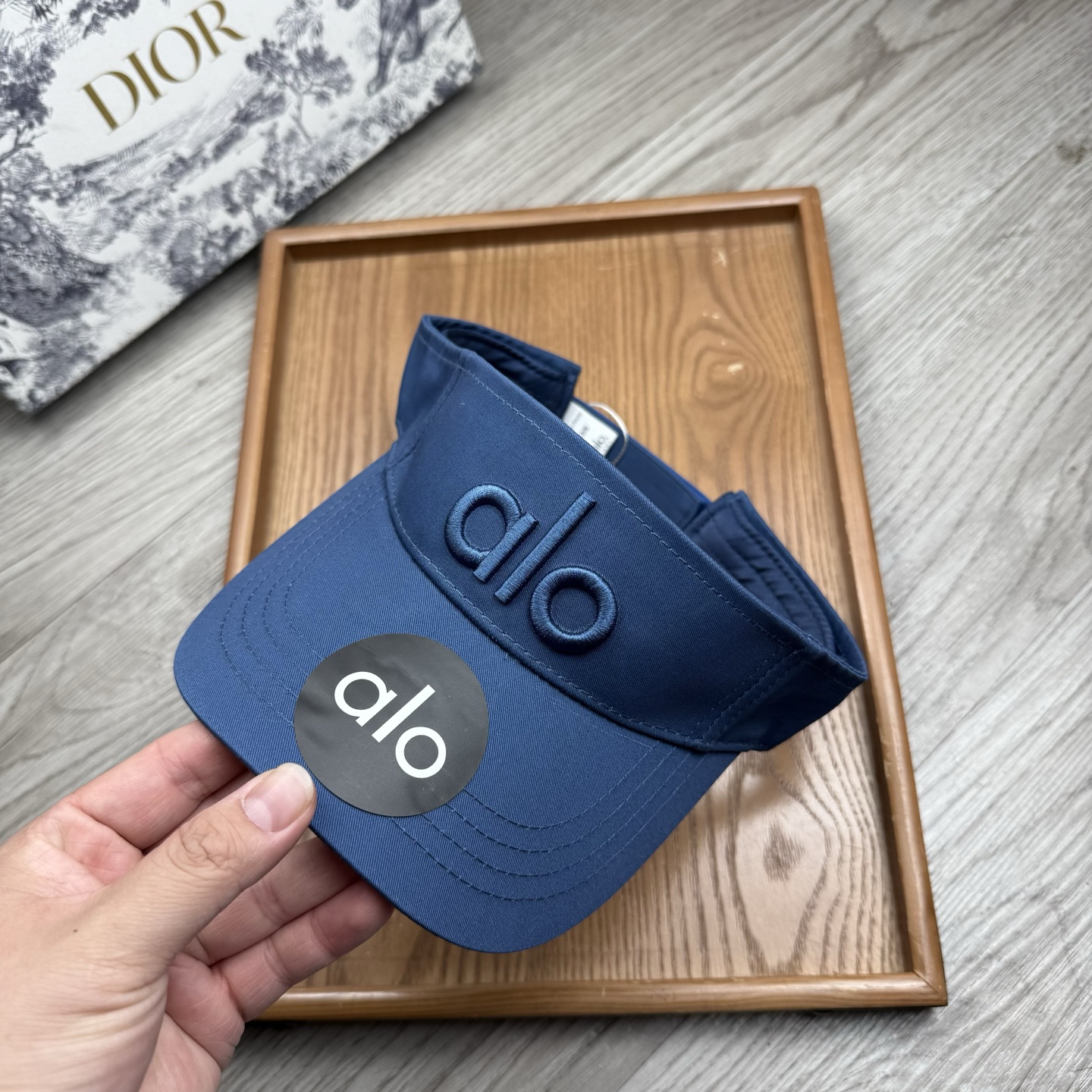 。alo。新款空顶帽，美美哒～简单大气～时尚大方～低调奢华～防晒，时尚两不误，百搭款！你值得拥有！不分码