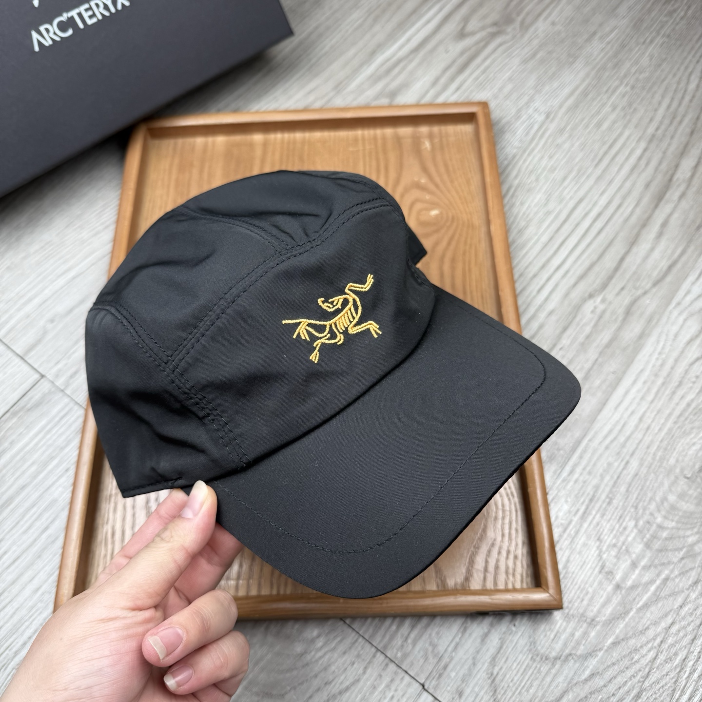 。始祖鸟。【配防尘袋】新品棒球帽！材质：纯棉！透气性好！春天挡风，夏天防晒必备单品！颜色大气！款式新颖别