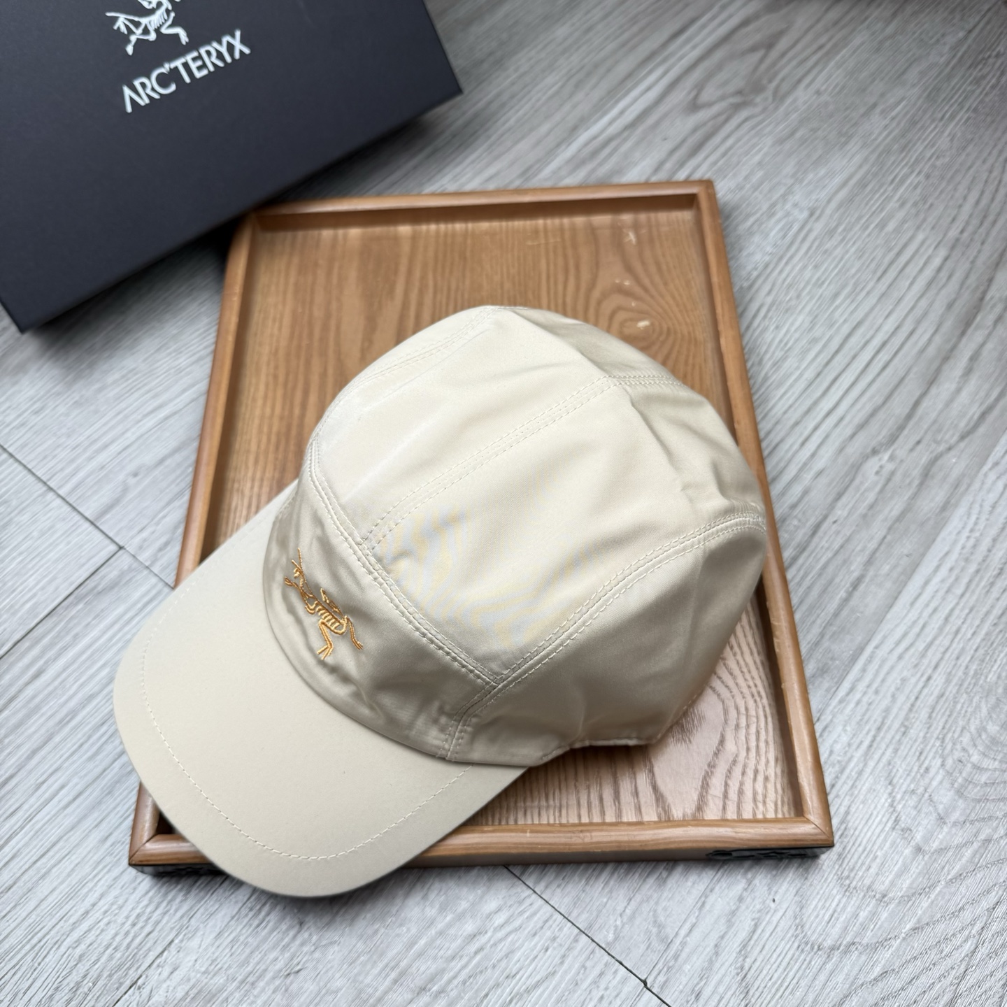 。始祖鸟。【配防尘袋】新品棒球帽！材质：纯棉！透气性好！春天挡风，夏天防晒必备单品！颜色大气！款式新颖别
