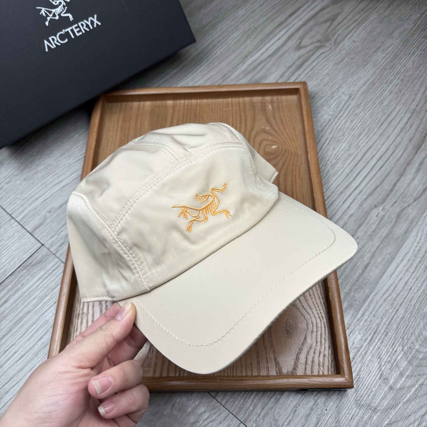 。始祖鸟。【配防尘袋】新品棒球帽！材质：纯棉！透气性好！春天挡风，夏天防晒必备单品！颜色大气！款式新颖别