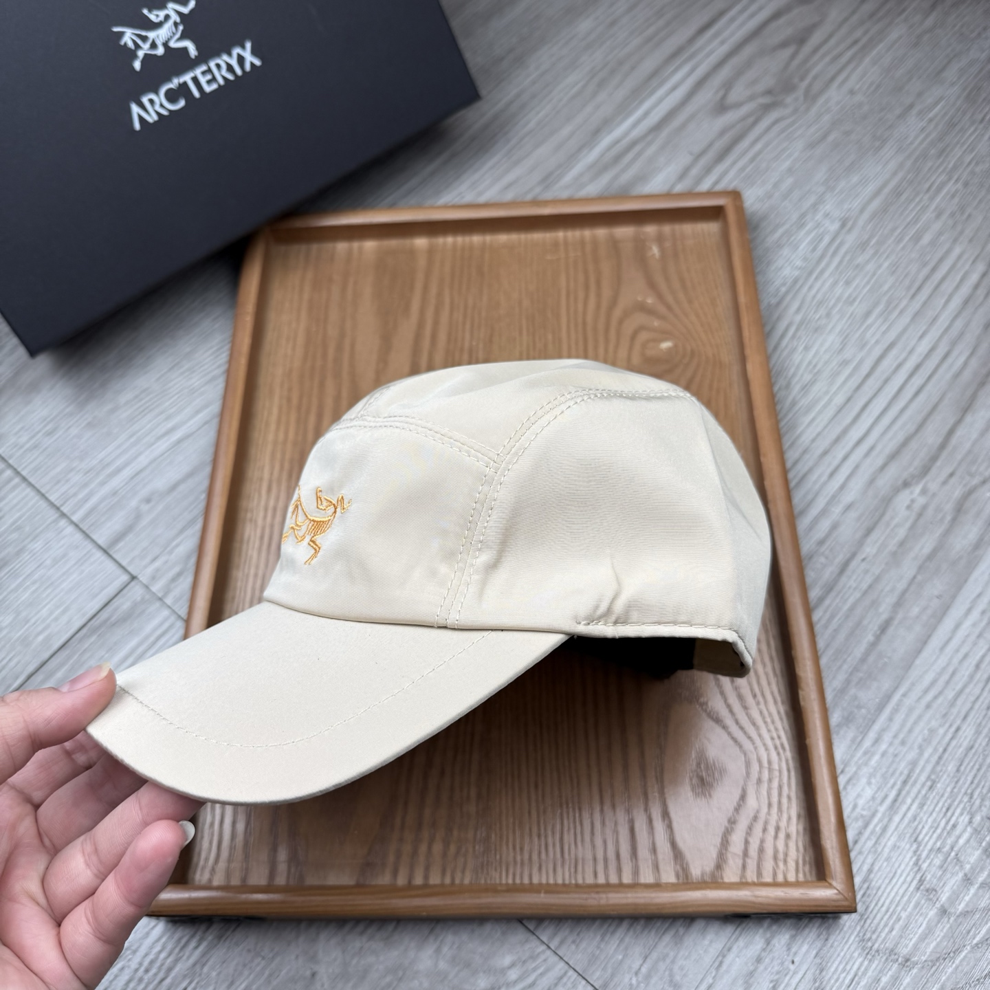。始祖鸟。【配防尘袋】新品棒球帽！材质：纯棉！透气性好！春天挡风，夏天防晒必备单品！颜色大气！款式新颖别