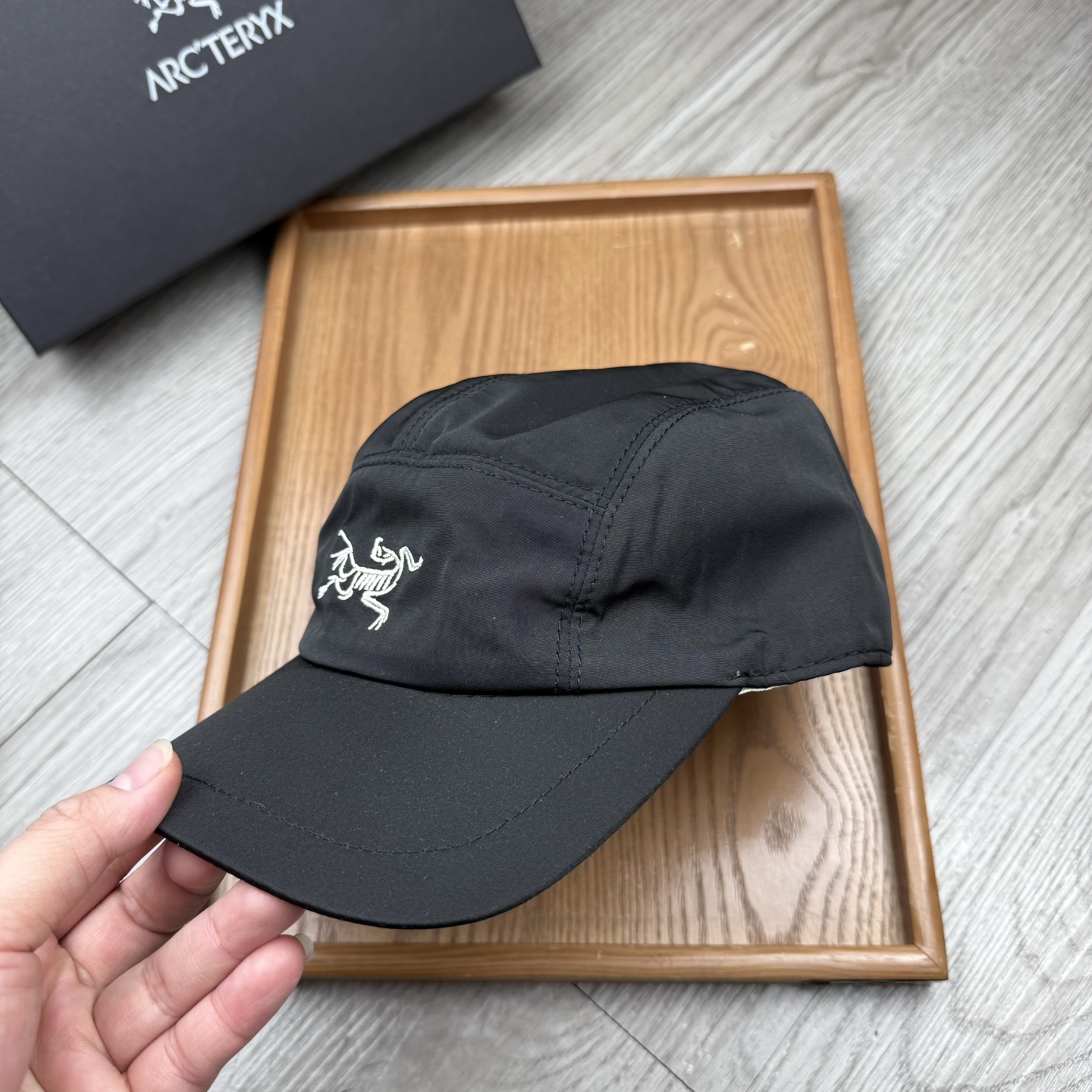 。始祖鸟。【配防尘袋】新品棒球帽！材质：纯棉！透气性好！春天挡风，夏天防晒必备单品！颜色大气！款式新颖别