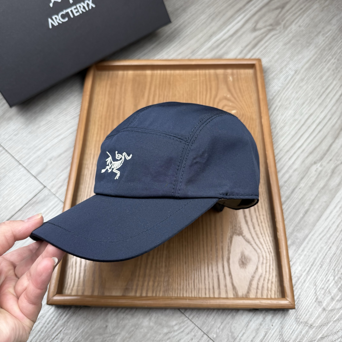 。始祖鸟。【配防尘袋】新品棒球帽！材质：纯棉！透气性好！春天挡风，夏天防晒必备单品！颜色大气！款式新颖别