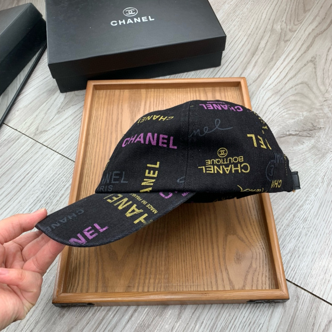 。C家。【配防尘袋】新品棒球帽！材质：纯棉！透气性好！春天挡风，夏天防晒必备单品！颜色大气！款式新颖别致