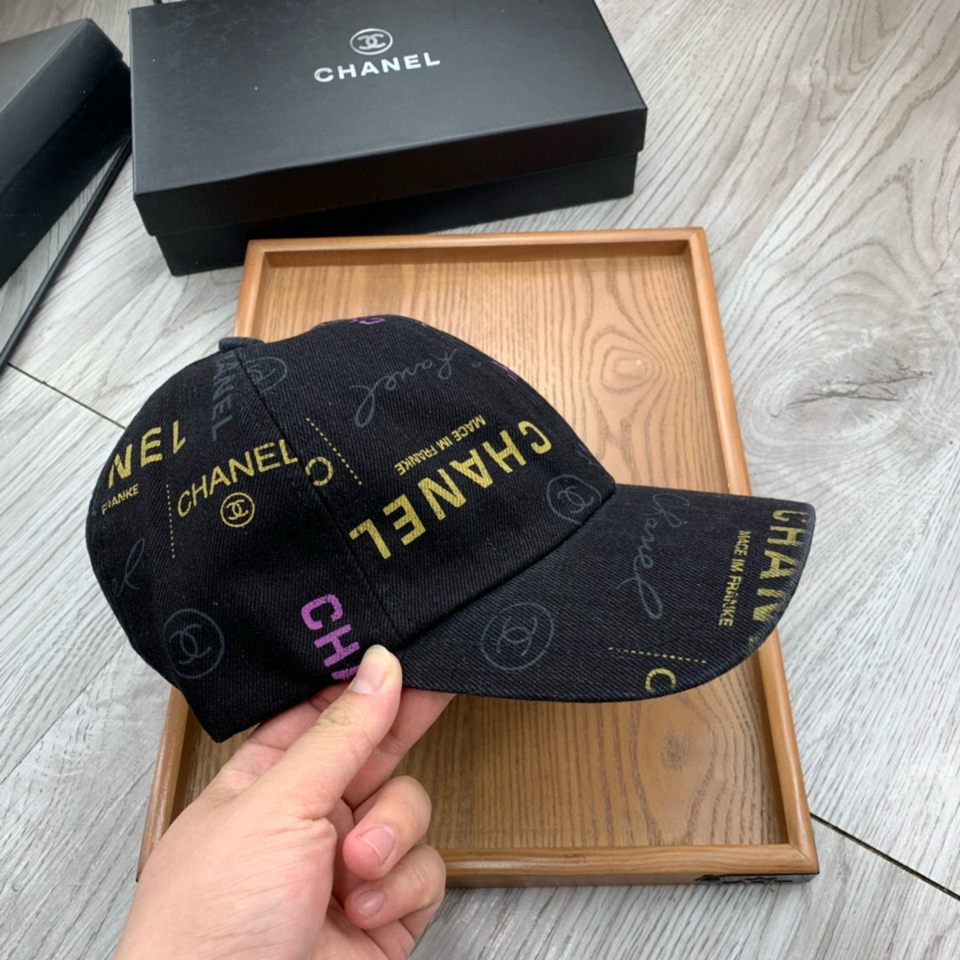 。C家。【配防尘袋】新品棒球帽！材质：纯棉！透气性好！春天挡风，夏天防晒必备单品！颜色大气！款式新颖别致