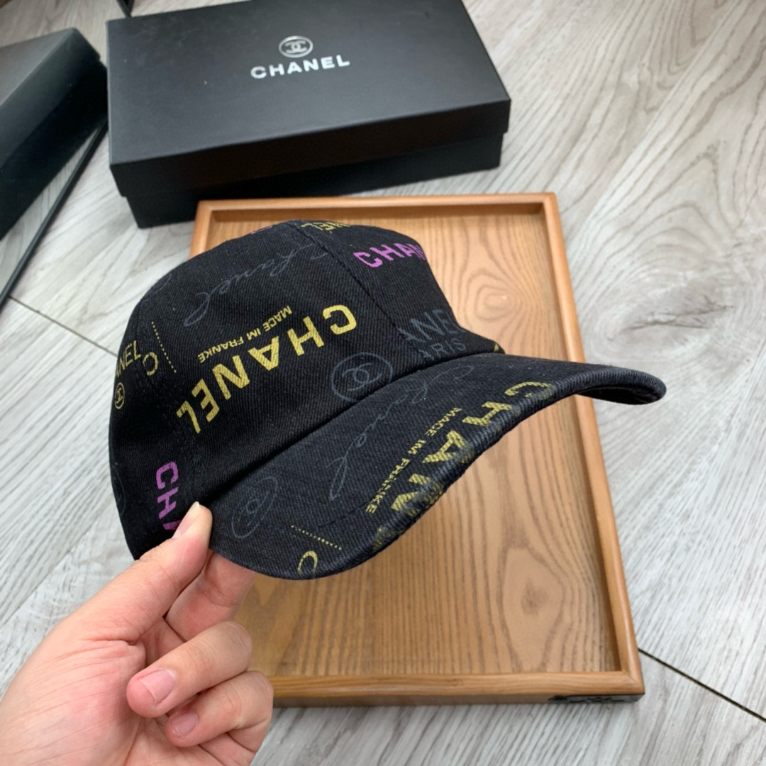 。C家。【配防尘袋】新品棒球帽！材质：纯棉！透气性好！春天挡风，夏天防晒必备单品！颜色大气！款式新颖别致