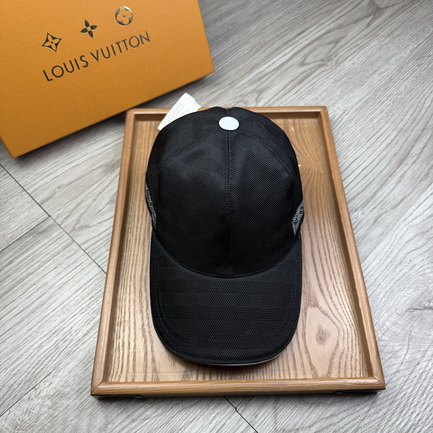 NO:359858,.L Home.【Super A Quality】Latest Model!  Fashion trend, high-end workmanship!  Every hat is made with care!  Oxford material!  First layer of cowhide!  It is equipped with a box, dust bag, extraordinary quality, and details are also very important. Leather cap nails, leather adjustment belt!  Hat Straw Hat Fisherman Hat Baseball Hat, Hats, louis vuitton, espadrilles, cowhide, hats.L家.【超A品质】最新款！时尚潮流,高端做工！每一个帽子都是用心之作！牛津材质！头层牛皮！配盒子、防尘袋、非一般的品质,细节也很重要.真皮帽钉,真皮调节带！帽子草帽渔夫帽棒球帽,帽子,louis vuitton,espadrilles,cowhide,hats,hat