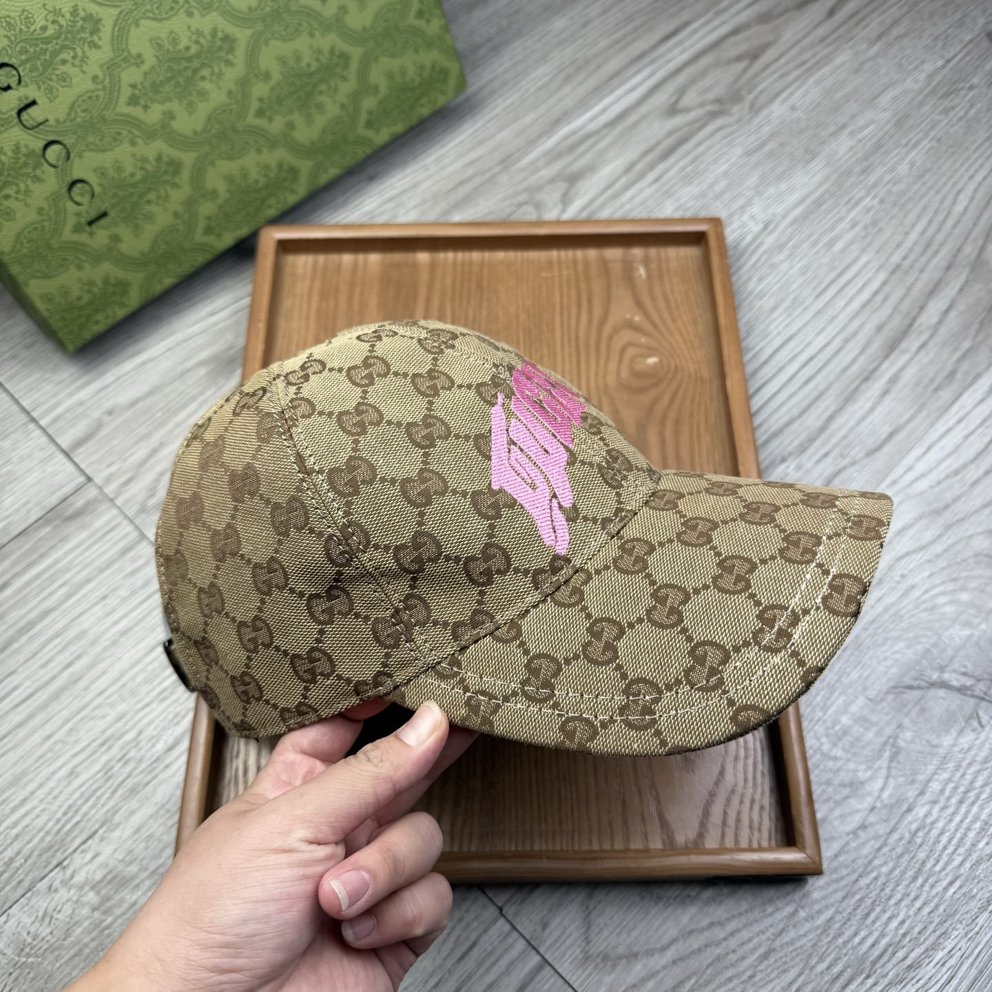 🌹。G家。新款斜纹绣！【超A品质】最新款！时尚潮流，高端做工！每一个帽子都是用心之作！牛津材质！头层牛皮