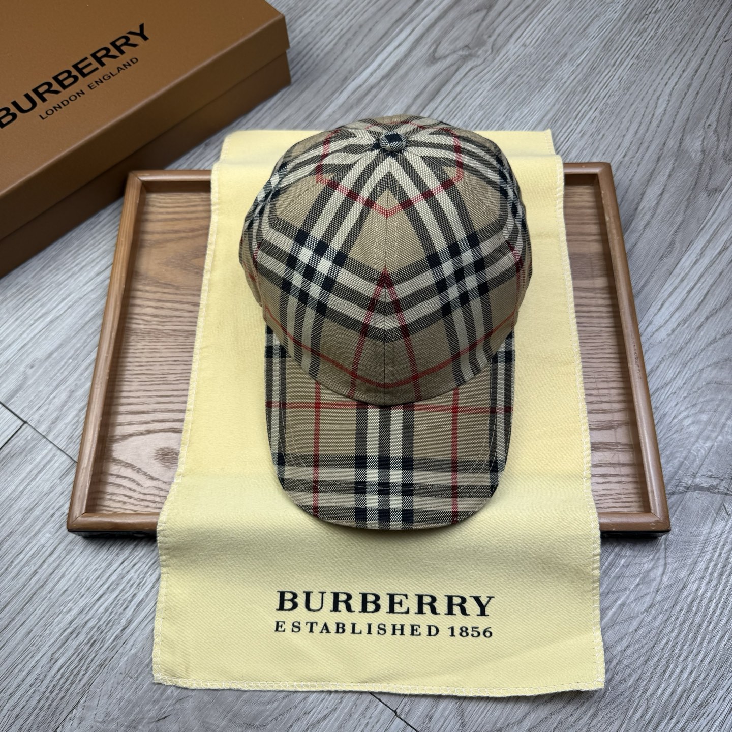 NO:356541,.B Home [1:1 open mold custom baseball cap] original interior original logo!  With original encoding!  The latest counter model!  Original fabric!  The details are perfect, original quality, exclusive physical shots, suitable for men and women. They are equipped with original boxes, cloth bags, and counter-on-page versions!  Hat Straw Hat Fisherman Hat Baseball Hat, Hats, espadrilles, hats.B家【1:1开模定制棒球帽】原版内里原版标！带原版编码！专柜最新款！原厂布料！细节堪称完美,原厂品质,独家实物拍摄,男女适用.配原版盒子,布袋,专柜对版现货！帽子草帽渔夫帽棒球帽,帽子,espadrilles,hats,hat