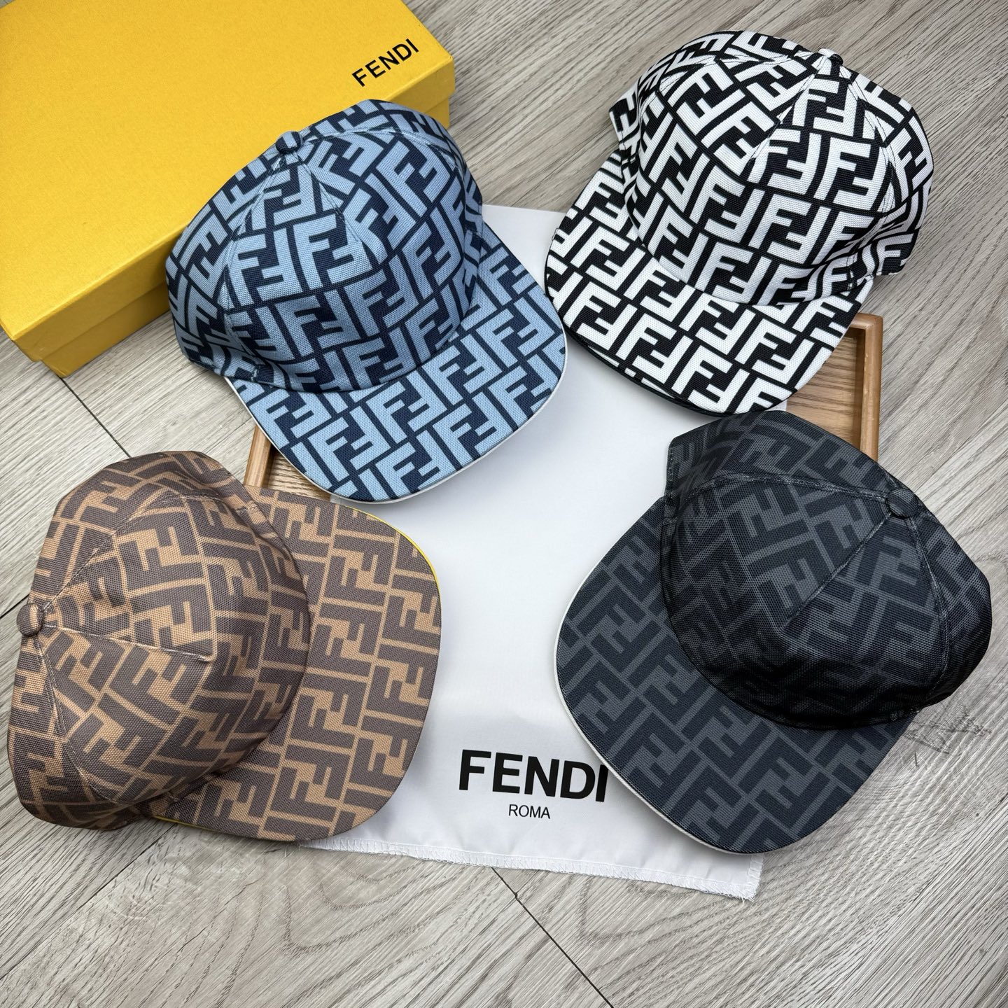 NO:356554,.F Home. Old Flower Flat-Ranking Hat [1:1 Opening Custom Baseball Cap] Original Interior Logo!  With original encoding!  The latest counter model!  Original fabric!  The details are perfect, original quality, exclusive physical shots, suitable for men and women. They are equipped with original boxes, cloth bags, and counter-on-page versions!  Hat Straw Hat Fisherman Hat Baseball Hats, Hats, Fendi, espadrilles, hats.F家.老花平沿帽【1:1开模定制棒球帽】原版内里原版标！带原版编码！专柜最新款！原厂布料！细节堪称完美,原厂品质,独家实物拍摄,男女适用.配原版盒子,布袋,专柜对版现货！帽子草帽渔夫帽棒球帽,帽子,fendi,espadrilles,hats,hat