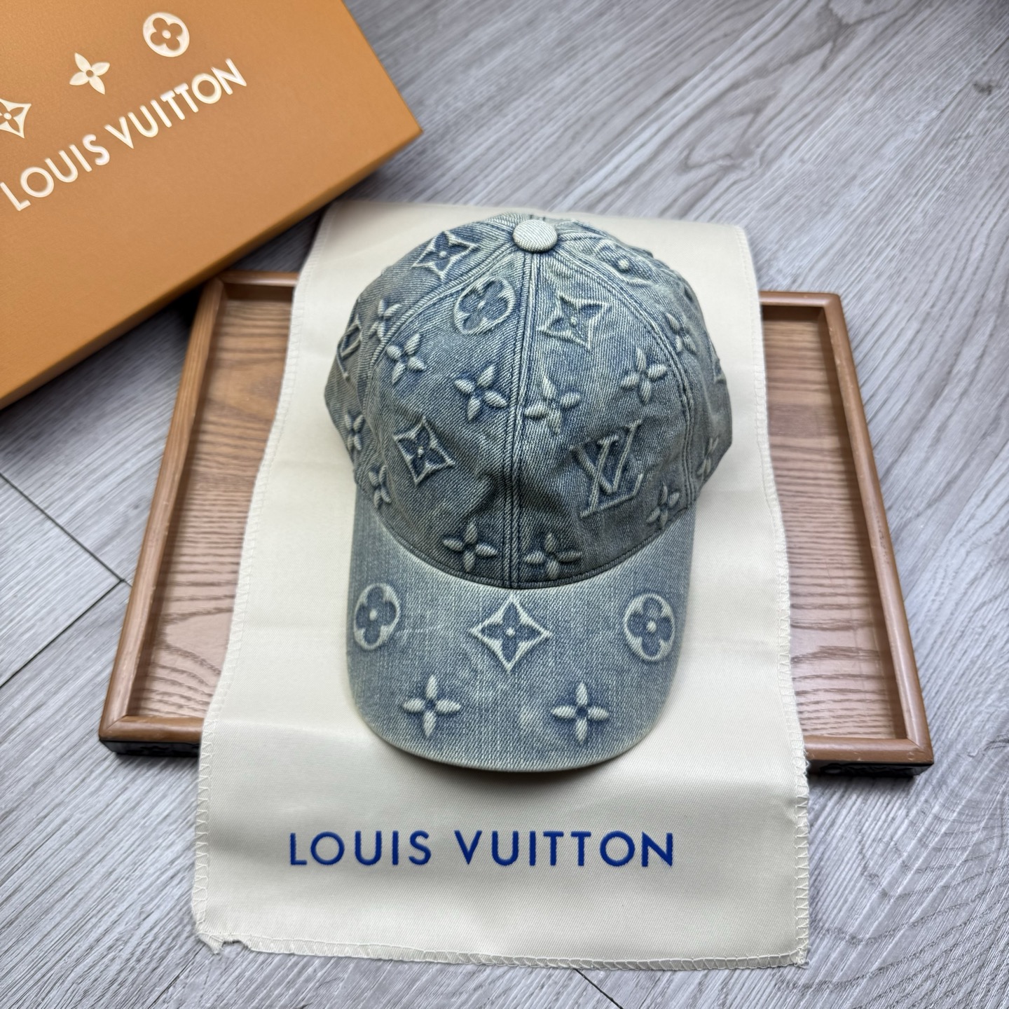 NO:356539,.L Home [1:1 open mold custom baseball cap] original interior original logo!  With original encoding!  The latest counter model!  Original fabric!  The details are perfect, original quality, exclusive physical shots, suitable for men and women. They are equipped with original boxes, cloth bags, and counter-on-page versions!  Hat Straw Hat Fisherman Hat Baseball Hat, Hats, louis vuitton, espadrilles,hats.L家【1:1开模定制棒球帽】原版内里原版标！带原版编码！专柜最新款！原厂布料！细节堪称完美,原厂品质,独家实物拍摄,男女适用.配原版盒子,布袋,专柜对版现货！帽子草帽渔夫帽棒球帽,帽子,louis vuitton,espadrilles,hats,hat