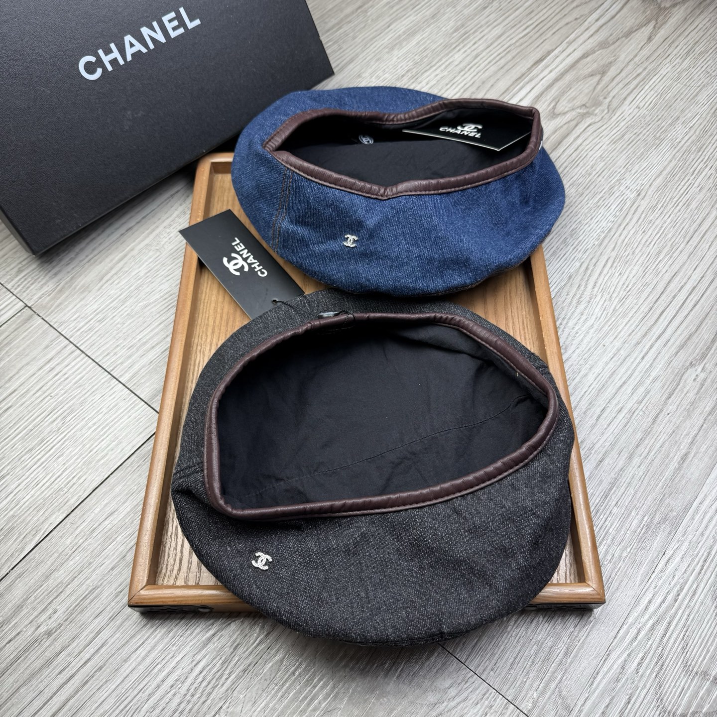 NO:356462,Special price.C home. Hot products!  Chanel Chanel's latest hottest product is available exclusively!  A catwalk style with a temperamental Beret hat!  A versatile autumn and winter style, even a loli and royal sister can live in the hole~ the details, the workmanship is amazing, and the same military hat as the celebrity is super stylish!  Temperament style!  The style is very positive!  The world is chasing berets~~Hats, straw hats, fisherman hats, baseball hats, hats, chanel, chanel, chanel, espadrilles, hats特价.C家.爆款！Chanel香奈儿最新火爆款独家发售！走秀款气质贝蕾帽 ！一款秋冬款百搭 萝莉御姐都能 hole住的范儿～细节,做工让人赞不绝口,明星同款军帽超有范！气质款！版型非常正！世界都在追的贝雷帽～～帽子草帽渔夫帽棒球帽,帽子,chanel,chanel,chanel,espadrilles,hats,hat