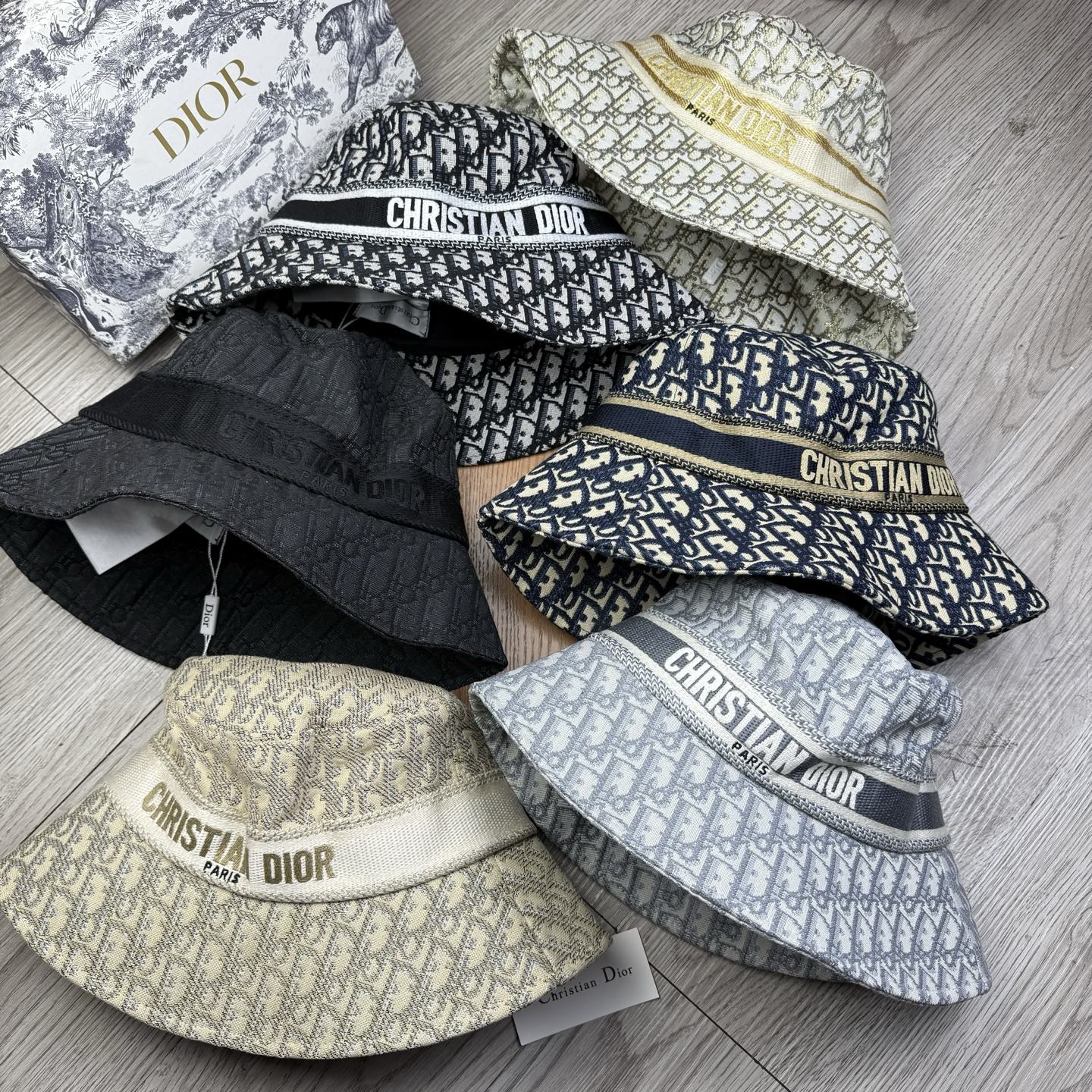 NO:356511,Special offer.D Home.D Home Navy Fisherman's Hat!  It is really NO.1 in the classic. The beautiful colors are very easy to match. Whether it is the cool style or the gentle long skirt, it is very suitable!  The number one trend of hats this year is definitely the fisherman’s hat!  This year's fisherman's hats are full of charm!  Authentic mold opening, very versatile, universal for both men and women!  Dear ones, please see the details!  The car line is neat!  High temperature printing!  Breathable and comfortable inner!  The color matching is simple and elegant!  !  Hat straw hat fisherman hat baseball hat, hat, dior, espadrilles, skirts, hats特价.D家.D家海军渔夫帽！真的是经典中的NO.1,绝美的颜色非常好搭配,不管是酷飒的风格还是温婉的长裙都非常合适！今年帽子第一流行趋势绝对是渔夫帽！今年的渔夫帽满目玲琅！正品开模、非常百搭、男女通用！亲们可以看细节！车线整齐！高温印花！透气舒适内里！颜色搭配简约大方！！帽子草帽渔夫帽棒球帽,帽子,dior,espadrilles,skirts,hats,hat