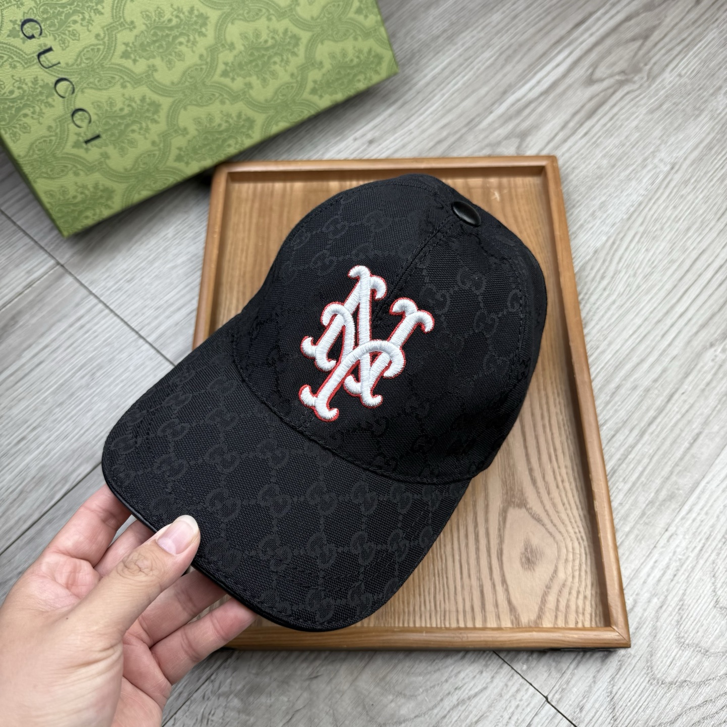 🌹。G家。【超A品质】最新款！时尚潮流，高端做工！每一个帽子都是用心之作！牛津材质！头层牛皮！配盒子、防