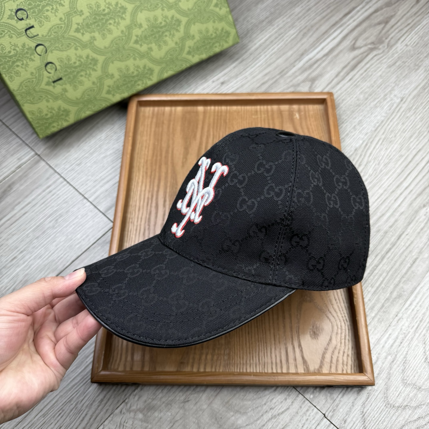 🌹。G家。【超A品质】最新款！时尚潮流，高端做工！每一个帽子都是用心之作！牛津材质！头层牛皮！配盒子、防