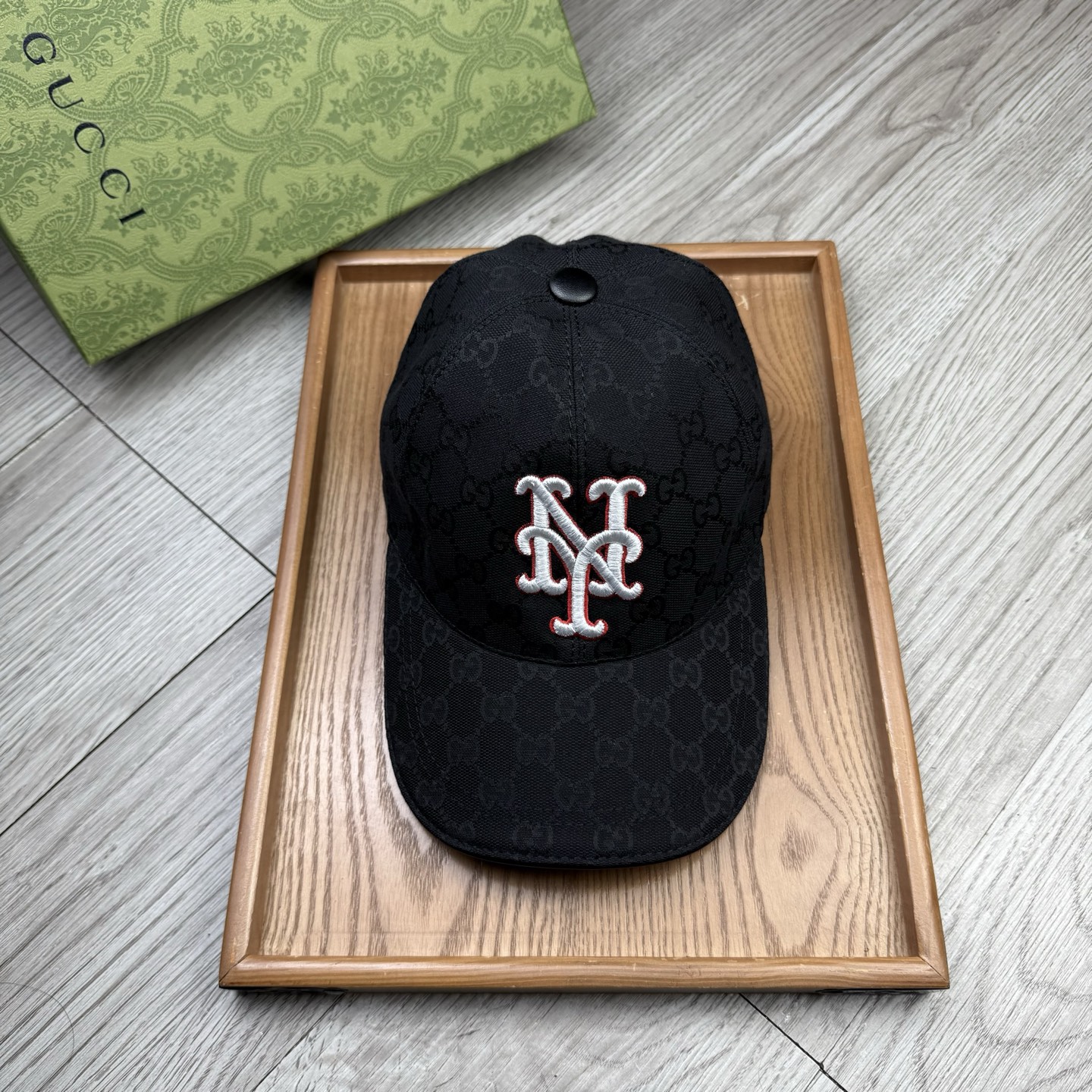 🌹。G家。【超A品质】最新款！时尚潮流，高端做工！每一个帽子都是用心之作！牛津材质！头层牛皮！配盒子、防