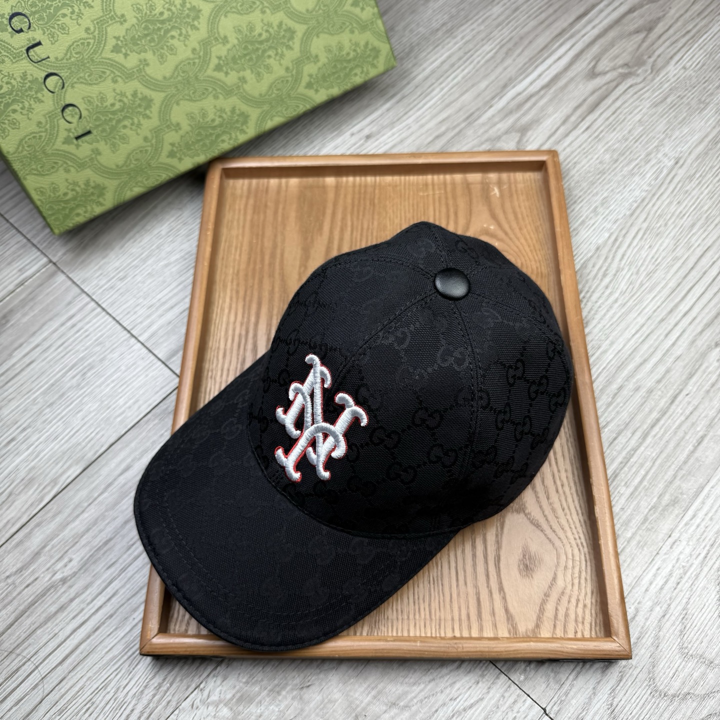 🌹。G家。【超A品质】最新款！时尚潮流，高端做工！每一个帽子都是用心之作！牛津材质！头层牛皮！配盒子、防