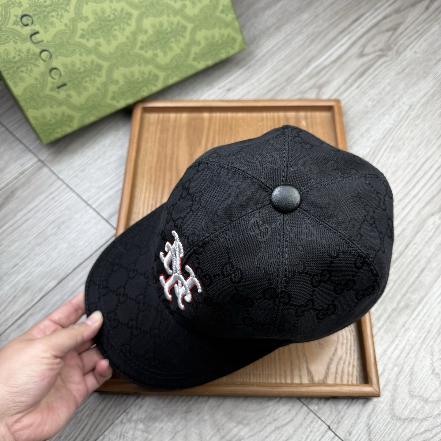 🌹。G家。【超A品质】最新款！时尚潮流，高端做工！每一个帽子都是用心之作！牛津材质！头层牛皮！配盒子、防