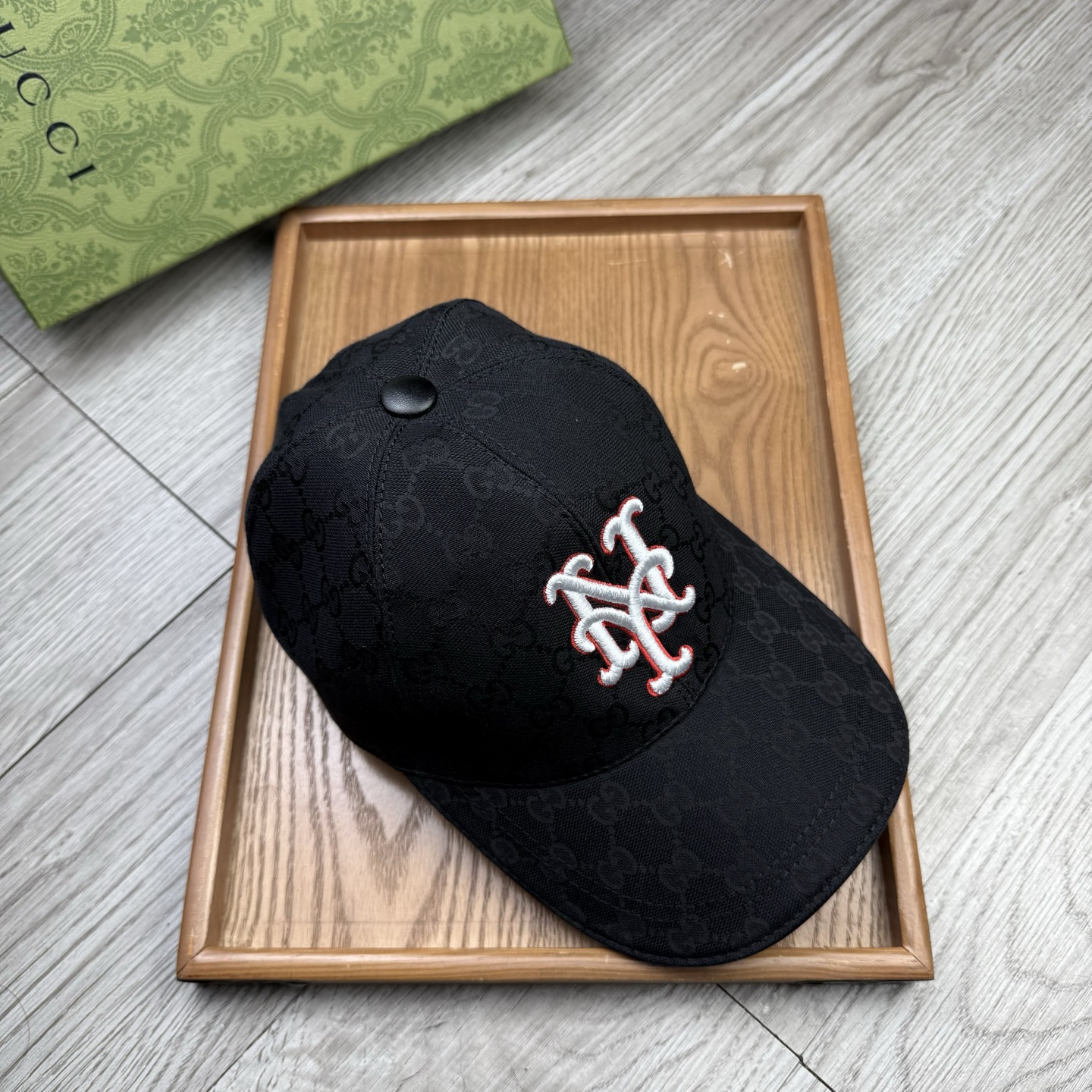 🌹。G家。【超A品质】最新款！时尚潮流，高端做工！每一个帽子都是用心之作！牛津材质！头层牛皮！配盒子、防