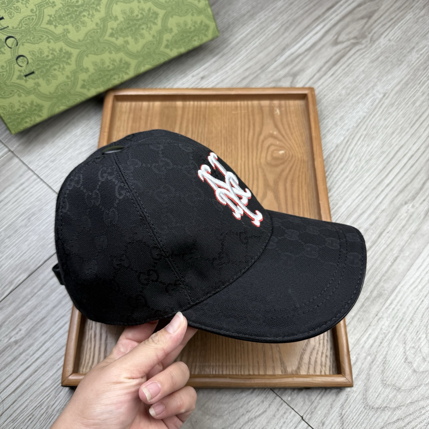 🌹。G家。【超A品质】最新款！时尚潮流，高端做工！每一个帽子都是用心之作！牛津材质！头层牛皮！配盒子、防