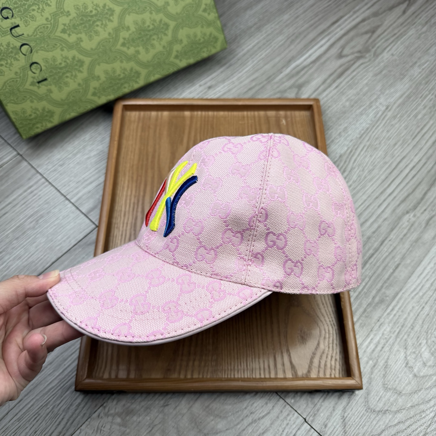 🌹。G家。【超A品质】最新款！时尚潮流，高端做工！每一个帽子都是用心之作！牛津材质！头层牛皮！配盒子、防