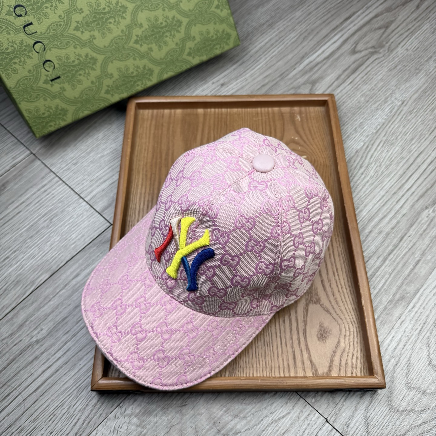 🌹。G家。【超A品质】最新款！时尚潮流，高端做工！每一个帽子都是用心之作！牛津材质！头层牛皮！配盒子、防