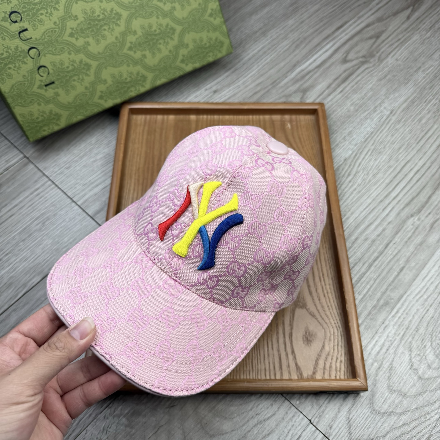 🌹。G家。【超A品质】最新款！时尚潮流，高端做工！每一个帽子都是用心之作！牛津材质！头层牛皮！配盒子、防