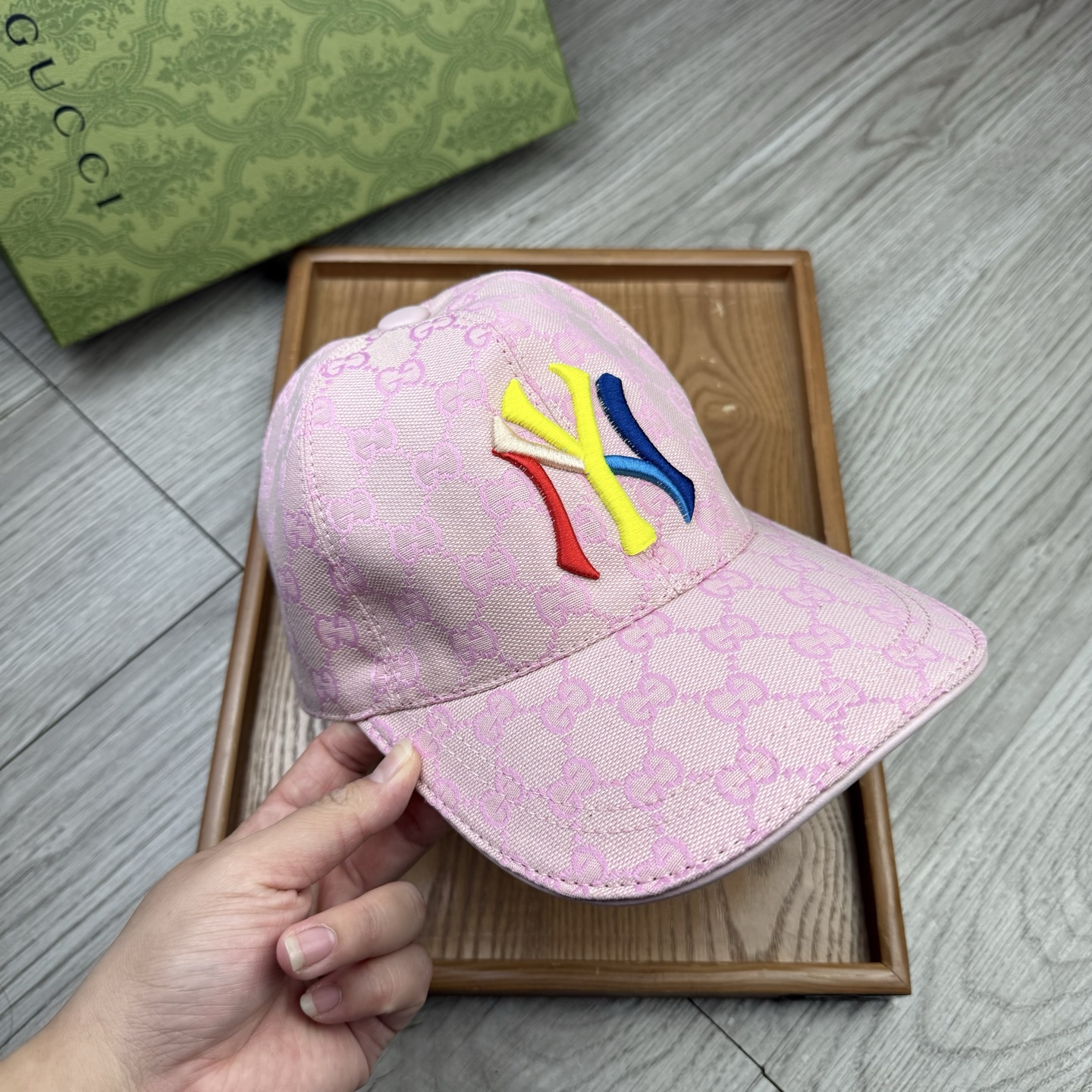 🌹。G家。【超A品质】最新款！时尚潮流，高端做工！每一个帽子都是用心之作！牛津材质！头层牛皮！配盒子、防