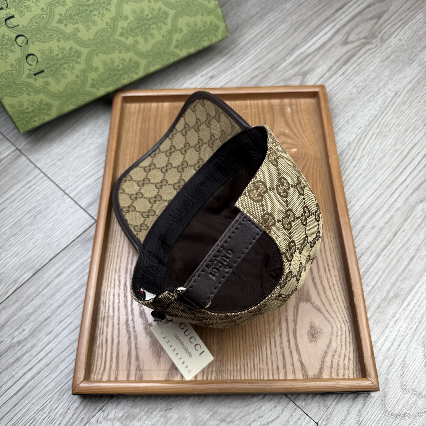 🌹。G家。【超A品质】最新款！时尚潮流，高端做工！每一个帽子都是用心之作！牛津材质！头层牛皮！配盒子、防