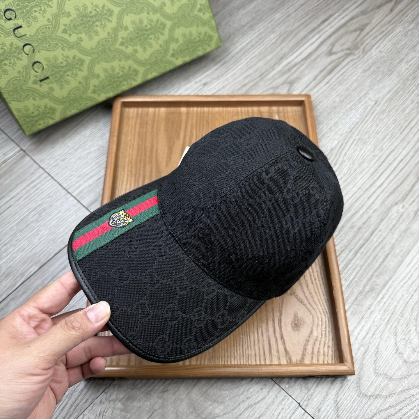 🌹。G家。【超A品质】最新款！时尚潮流，高端做工！每一个帽子都是用心之作！牛津材质！头层牛皮！配盒子、防