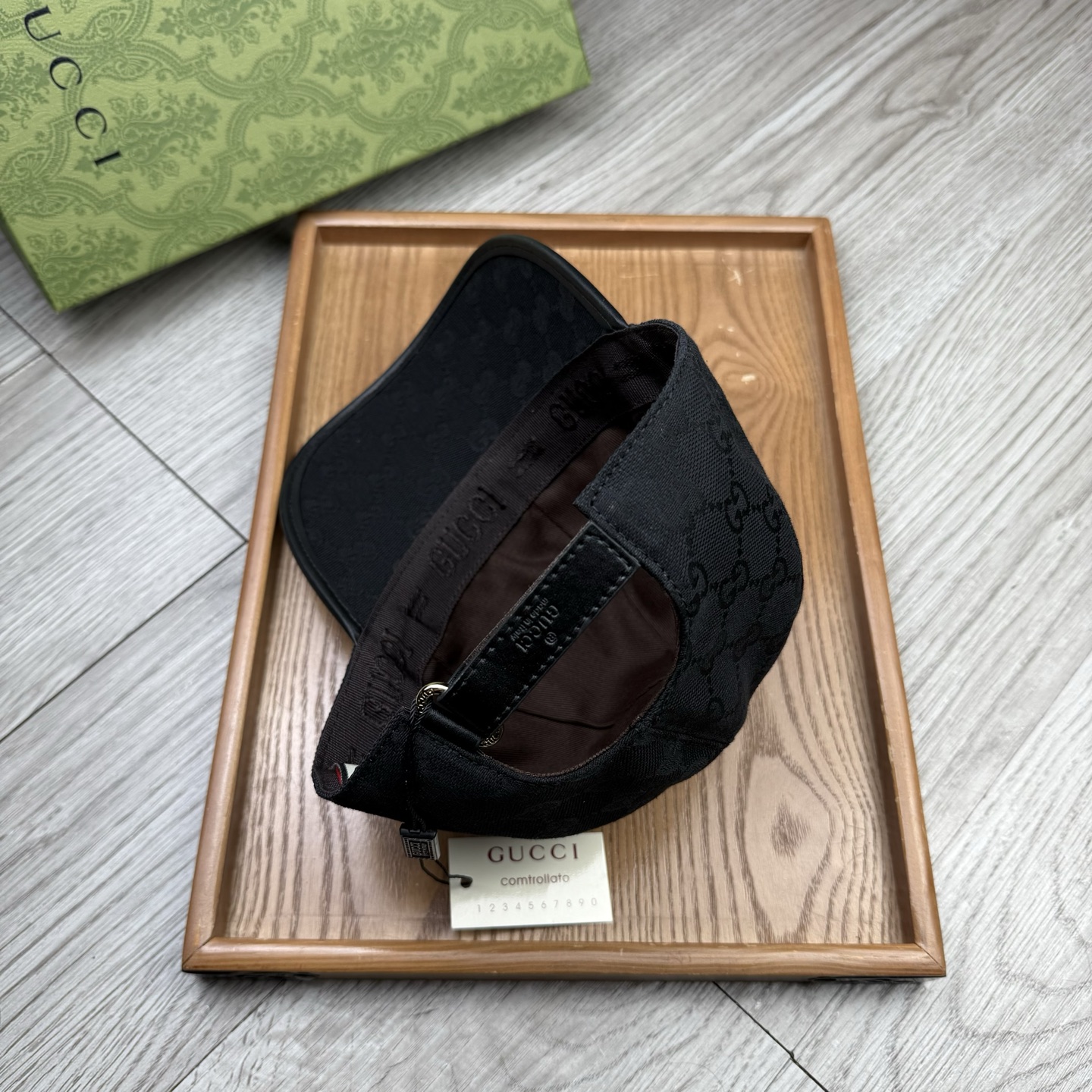 🌹。G家。【超A品质】最新款！时尚潮流，高端做工！每一个帽子都是用心之作！牛津材质！头层牛皮！配盒子、防