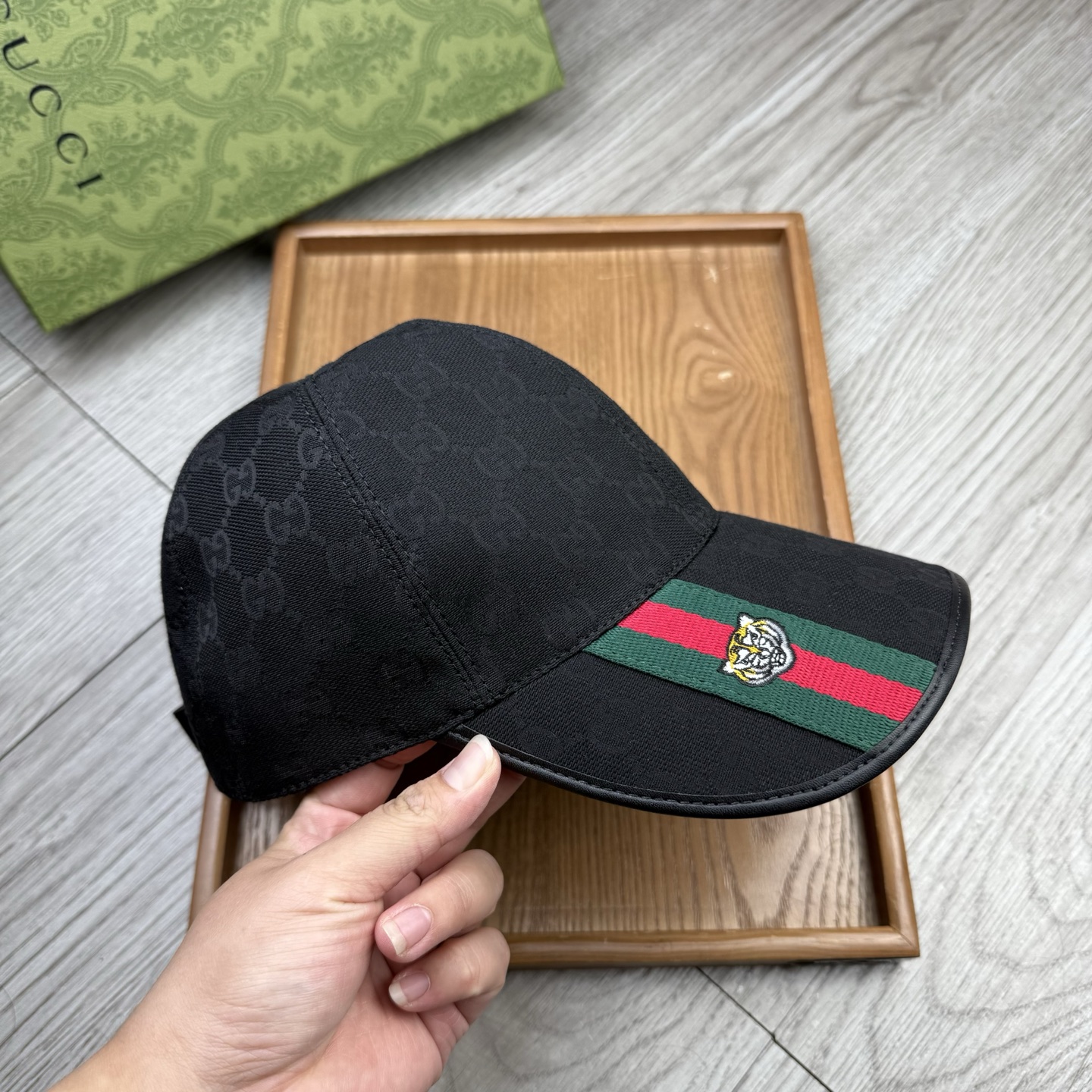 🌹。G家。【超A品质】最新款！时尚潮流，高端做工！每一个帽子都是用心之作！牛津材质！头层牛皮！配盒子、防