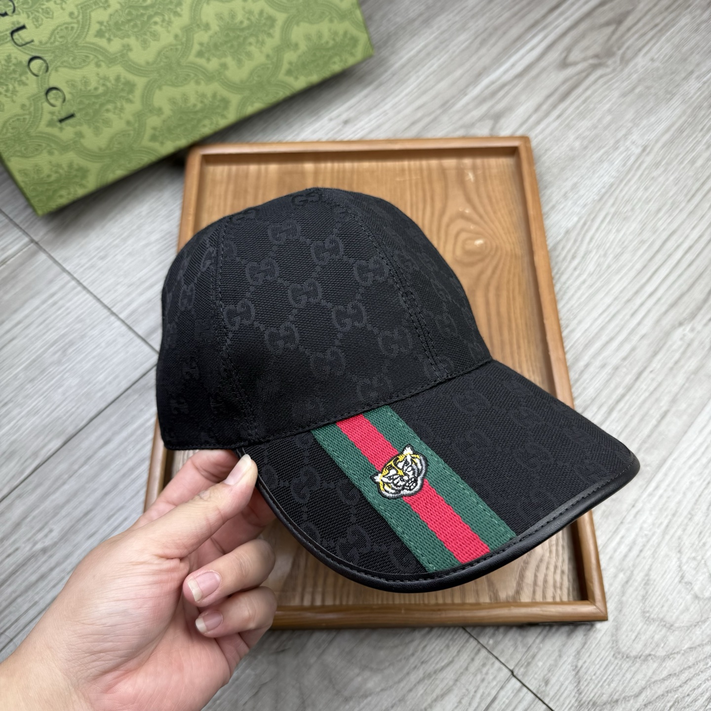 🌹。G家。【超A品质】最新款！时尚潮流，高端做工！每一个帽子都是用心之作！牛津材质！头层牛皮！配盒子、防