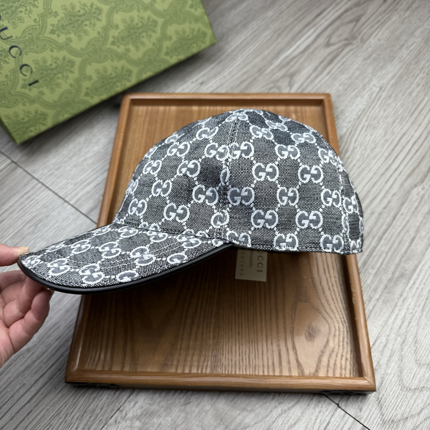 🌹。G家。【超A品质】最新款！时尚潮流，高端做工！每一个帽子都是用心之作！牛津材质！头层牛皮！配盒子、防