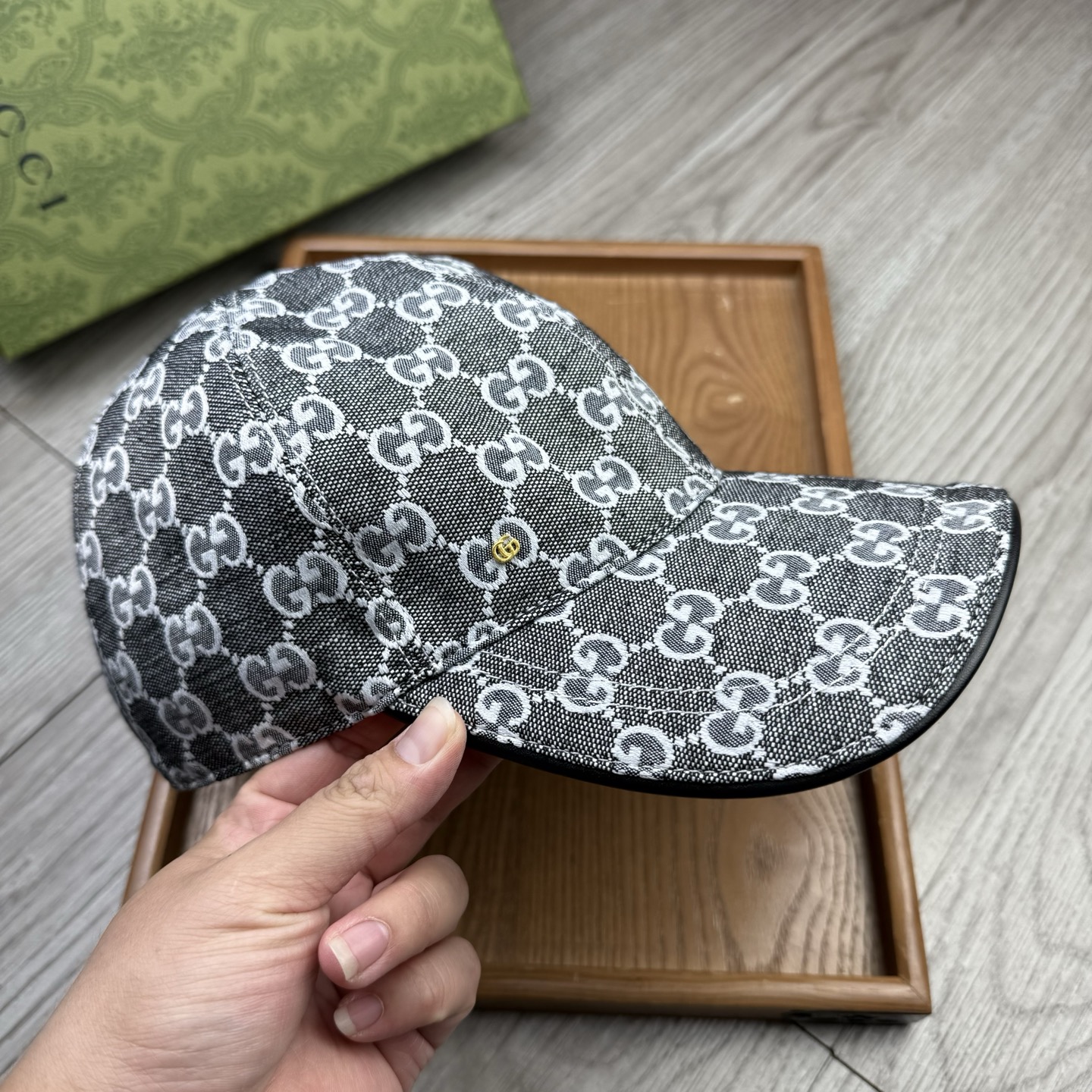 🌹。G家。【超A品质】最新款！时尚潮流，高端做工！每一个帽子都是用心之作！牛津材质！头层牛皮！配盒子、防