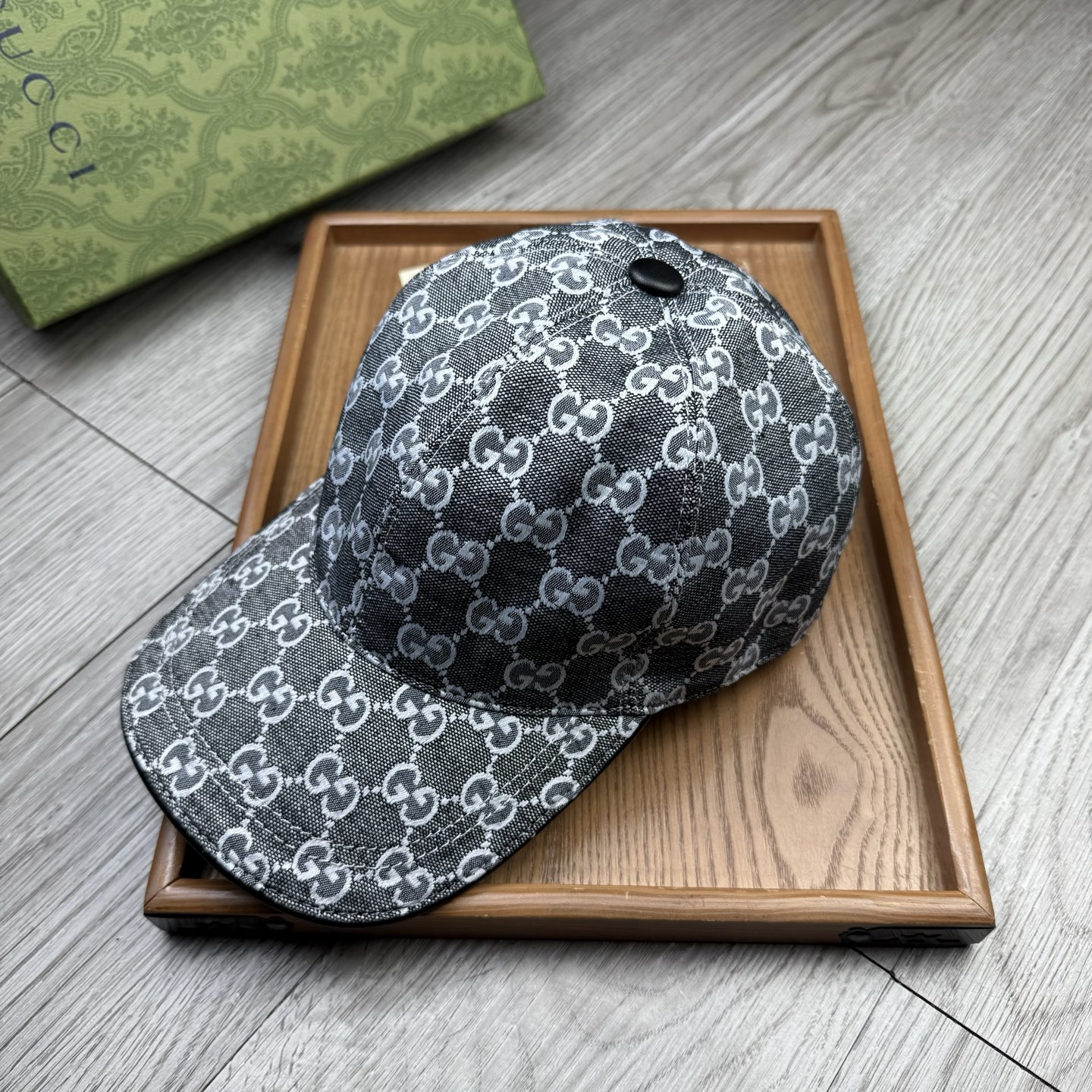 🌹。G家。【超A品质】最新款！时尚潮流，高端做工！每一个帽子都是用心之作！牛津材质！头层牛皮！配盒子、防