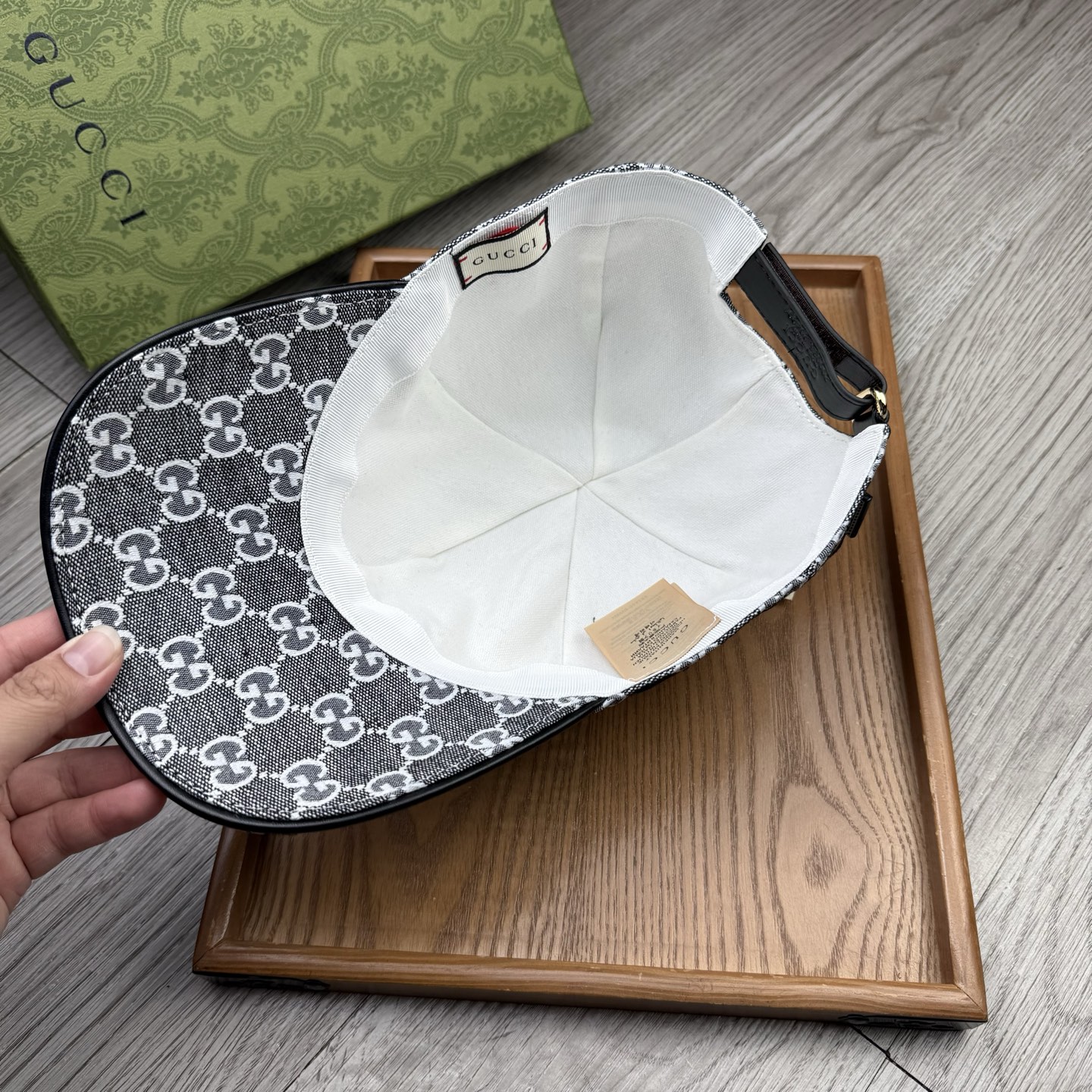 🌹。G家。【超A品质】最新款！时尚潮流，高端做工！每一个帽子都是用心之作！牛津材质！头层牛皮！配盒子、防