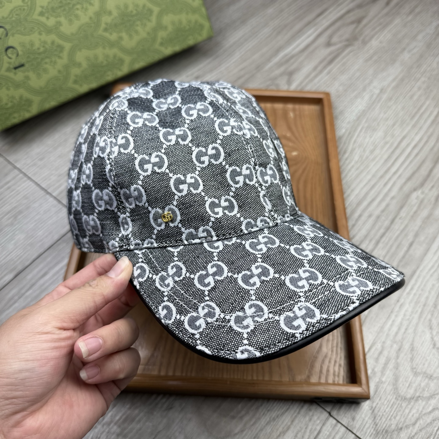 🌹。G家。【超A品质】最新款！时尚潮流，高端做工！每一个帽子都是用心之作！牛津材质！头层牛皮！配盒子、防