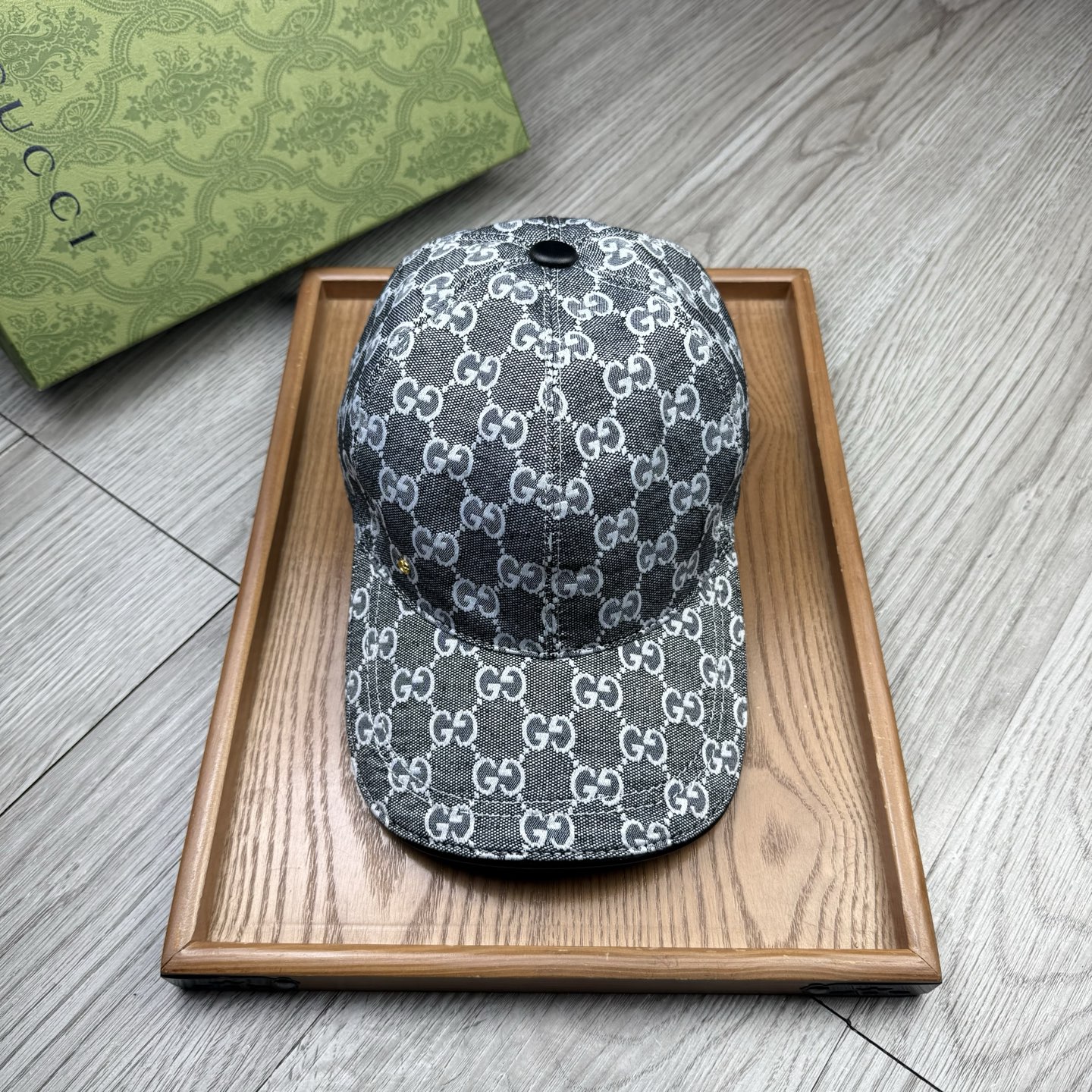 🌹。G家。【超A品质】最新款！时尚潮流，高端做工！每一个帽子都是用心之作！牛津材质！头层牛皮！配盒子、防