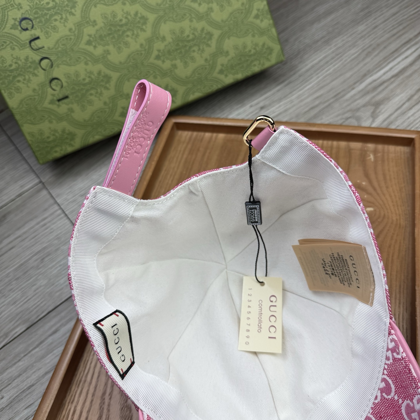 🌹。G家。【超A品质】最新款！时尚潮流，高端做工！每一个帽子都是用心之作！牛津材质！头层牛皮！配盒子、防