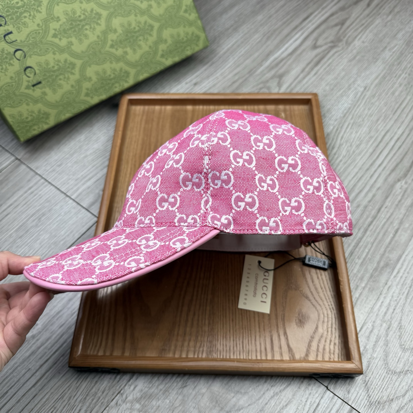 🌹。G家。【超A品质】最新款！时尚潮流，高端做工！每一个帽子都是用心之作！牛津材质！头层牛皮！配盒子、防