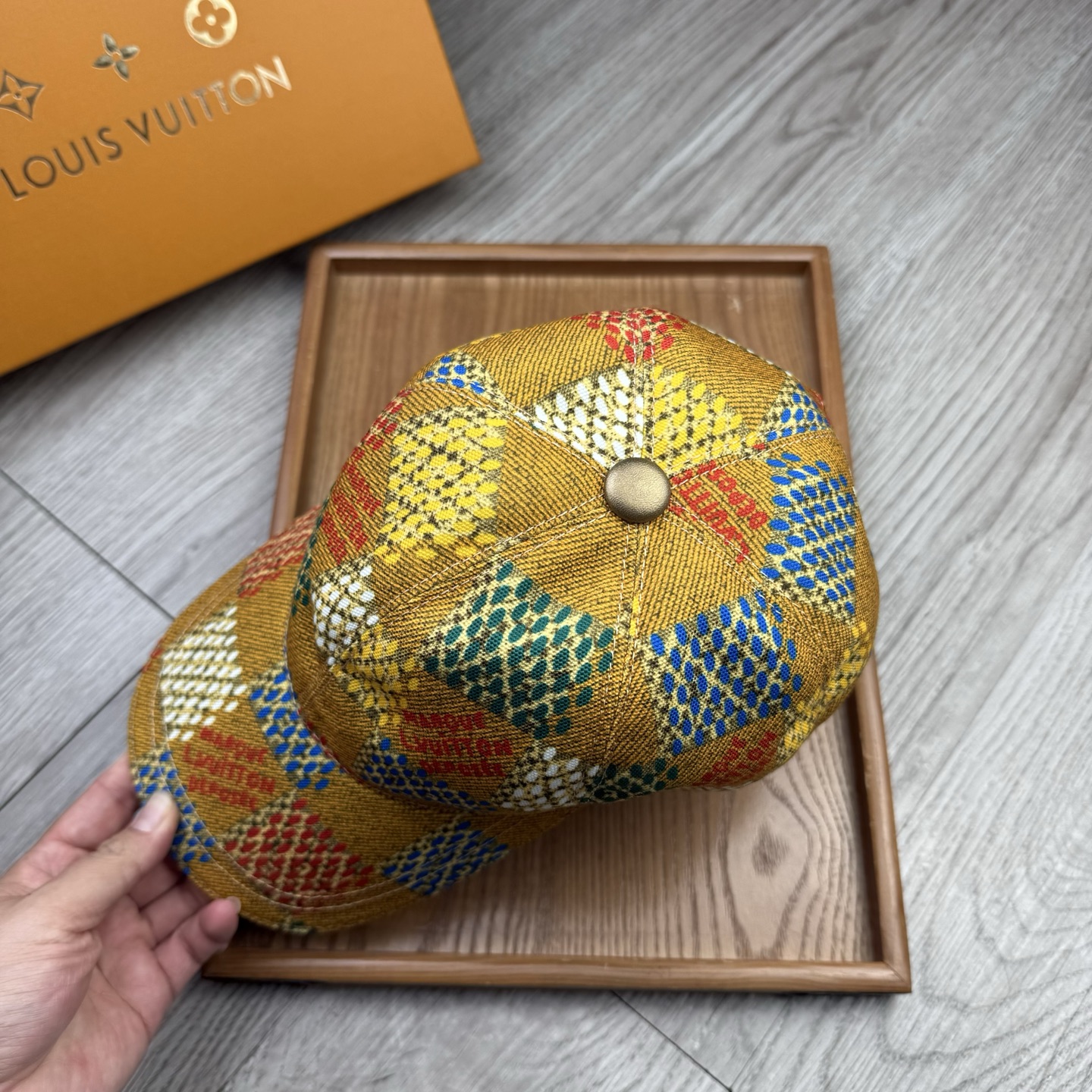 🌹。L家。【超A品质】最新款！时尚潮流，高端做工！每一个帽子都是用心之作！牛津材质！头层牛皮！配盒子、防