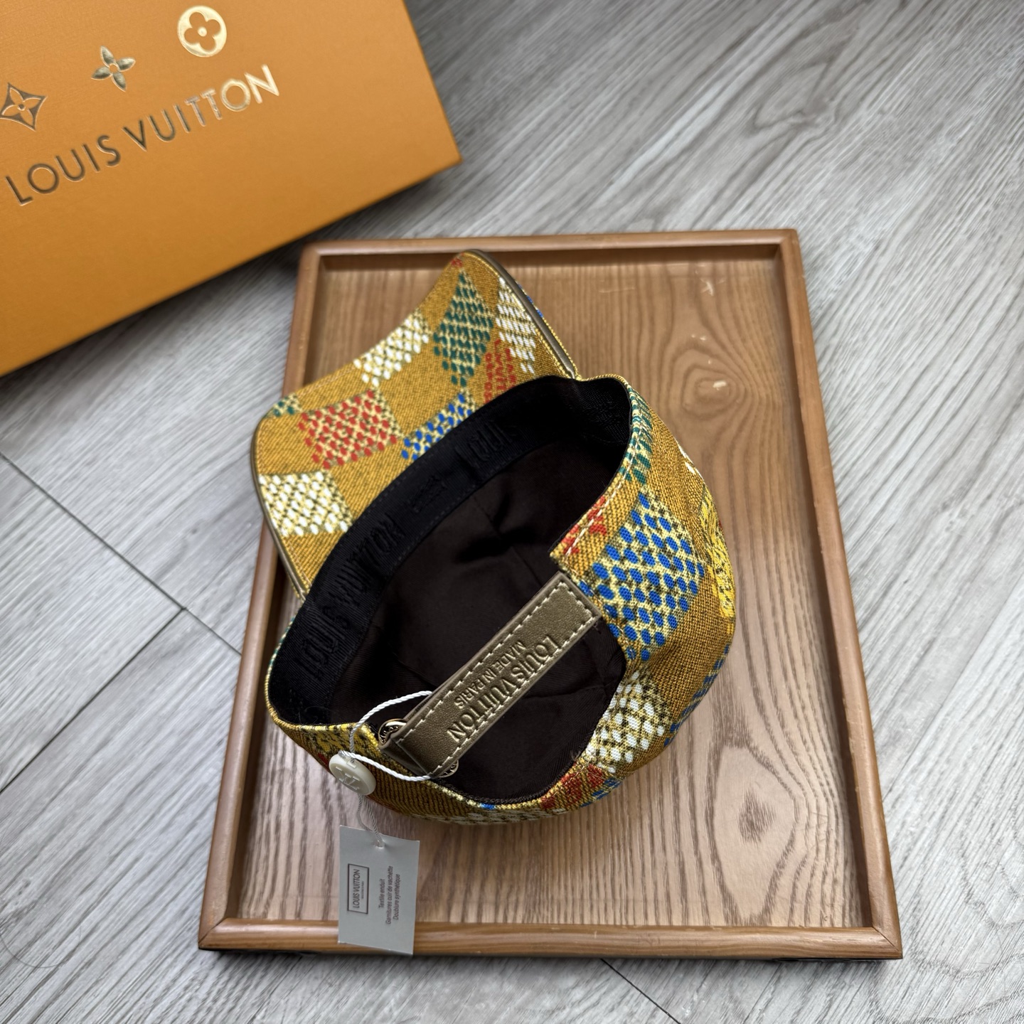 🌹。L家。【超A品质】最新款！时尚潮流，高端做工！每一个帽子都是用心之作！牛津材质！头层牛皮！配盒子、防