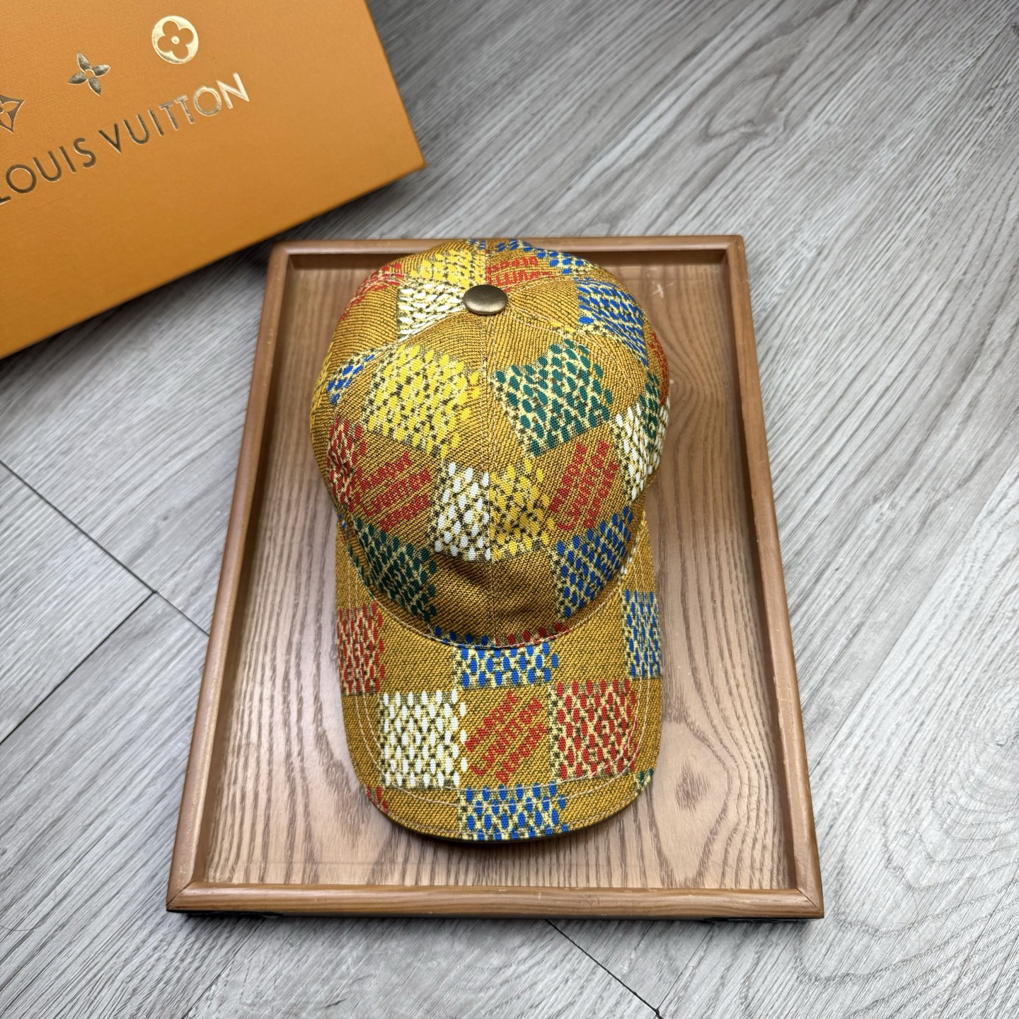 🌹。L家。【超A品质】最新款！时尚潮流，高端做工！每一个帽子都是用心之作！牛津材质！头层牛皮！配盒子、防